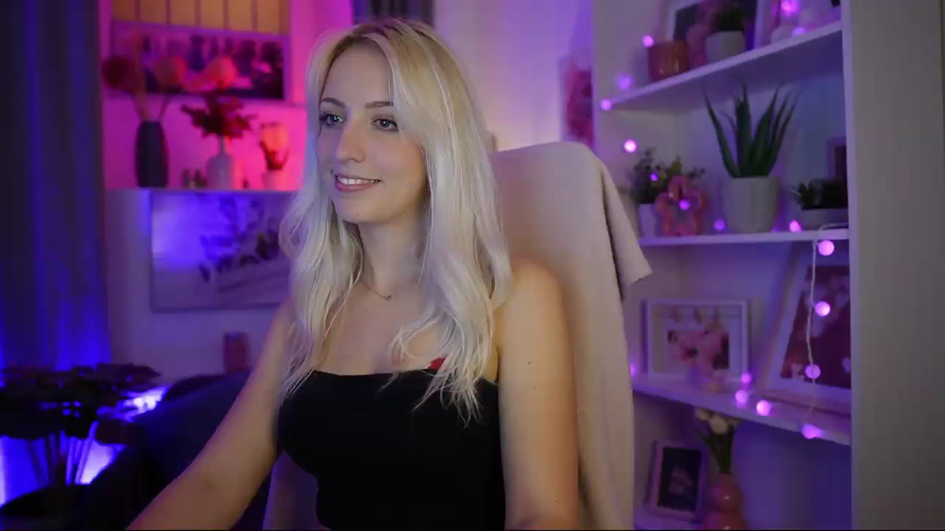 Gallery image thumbnail from Lucy_Cutie's myfreecams stream on, 07/31/2026, 21:30 image 5 of 20