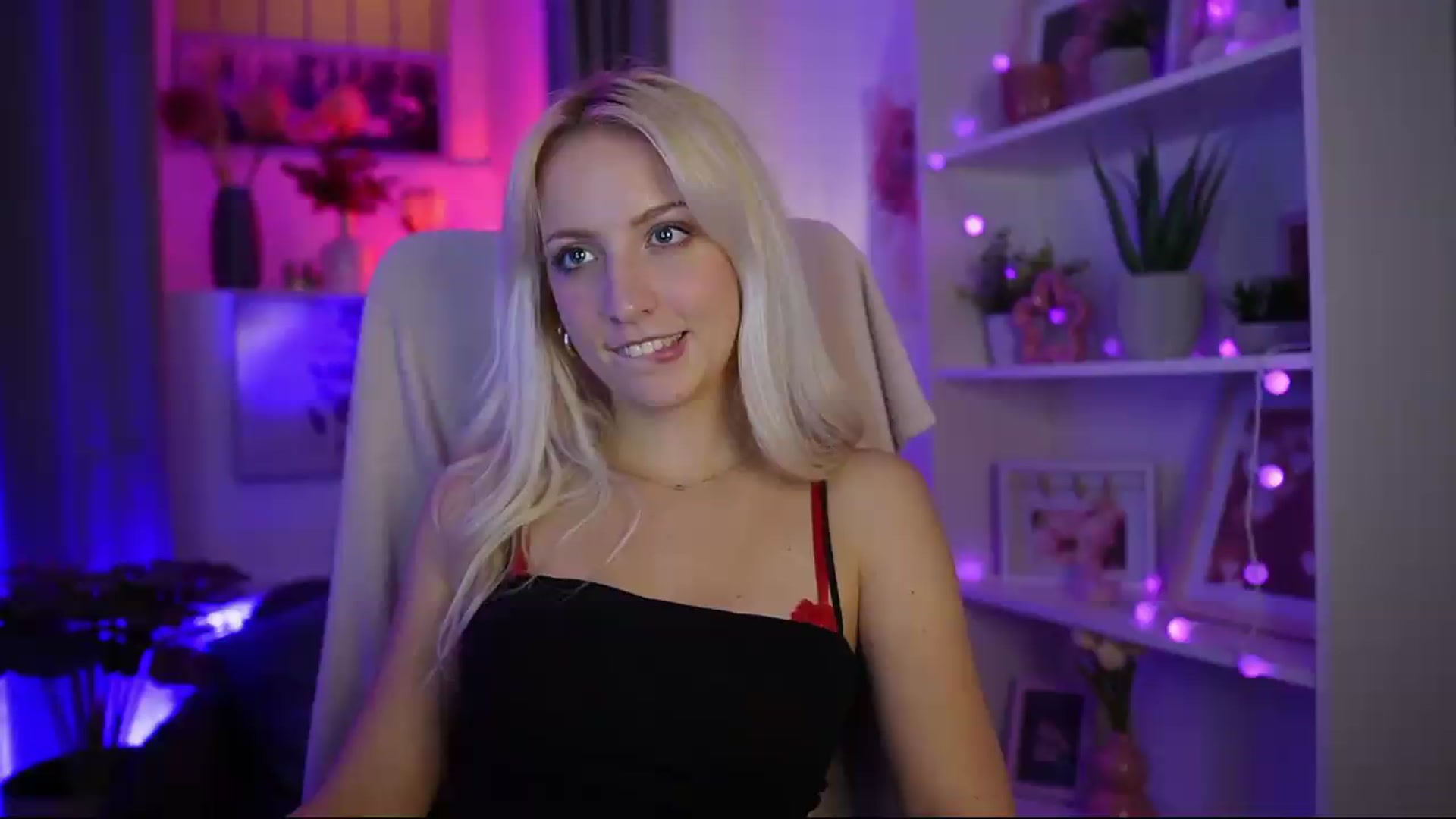 Gallery image thumbnail from Lucy_Cutie's myfreecams stream on, 07/31/2026, 21:30 image 11 of 20
