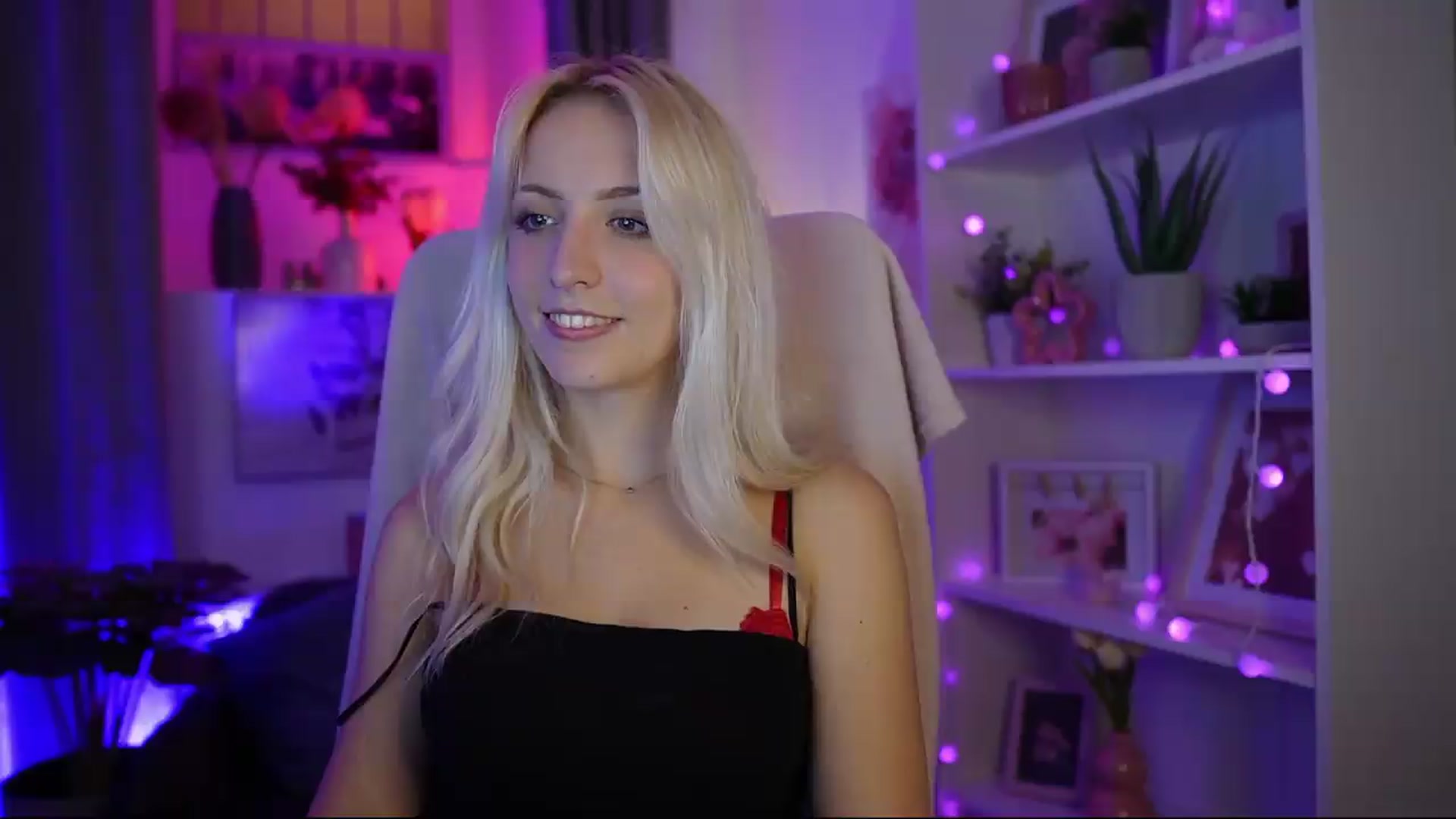 Gallery image thumbnail from Lucy_Cutie's myfreecams stream on, 07/31/2026, 21:30 image 15 of 20