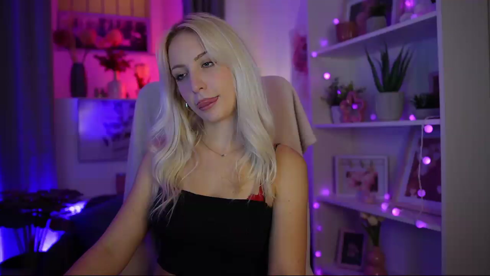 Gallery image thumbnail from Lucy_Cutie's myfreecams stream on, 07/31/2026, 21:30 image 4 of 20
