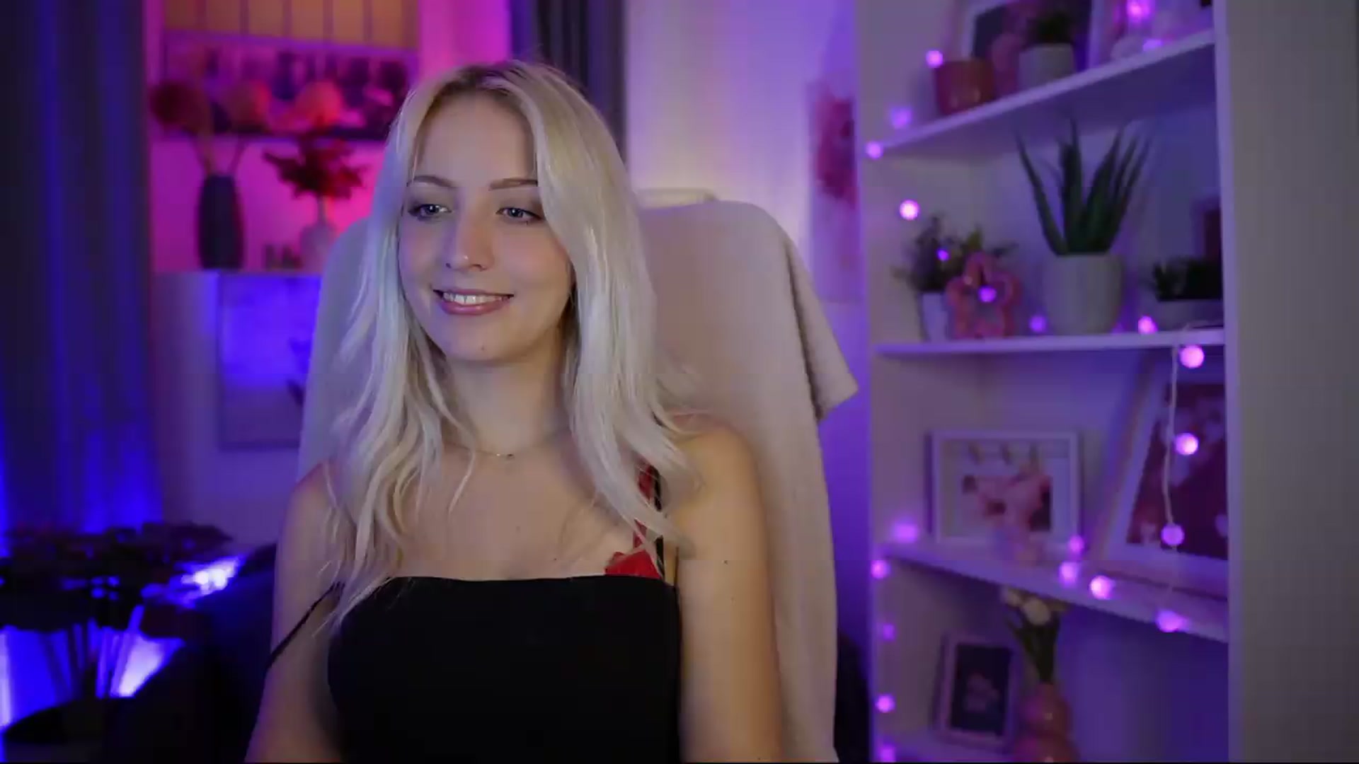Gallery image thumbnail from Lucy_Cutie's myfreecams stream on, 07/31/2026, 21:30 image 18 of 20