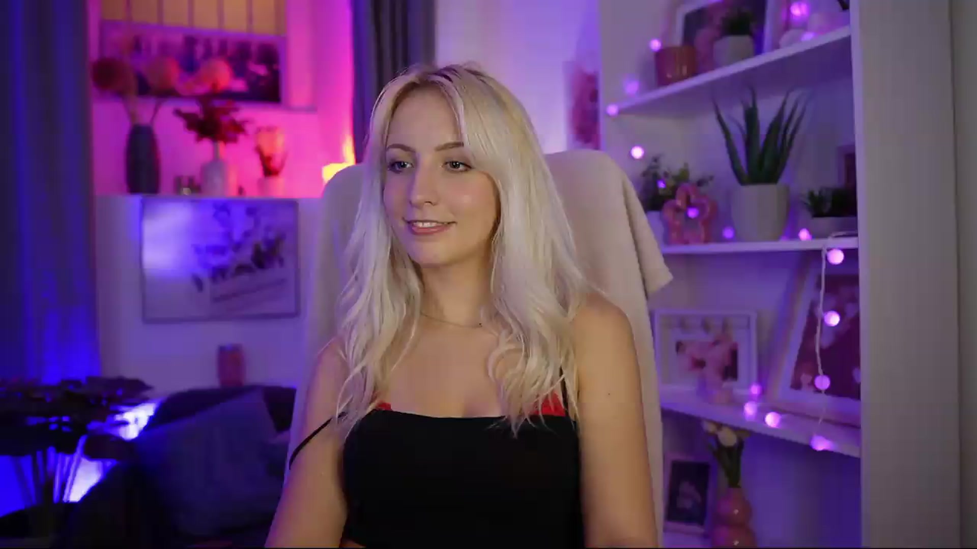 Gallery image thumbnail from Lucy_Cutie's myfreecams stream on, 07/31/2026, 23:08 image 18 of 20
