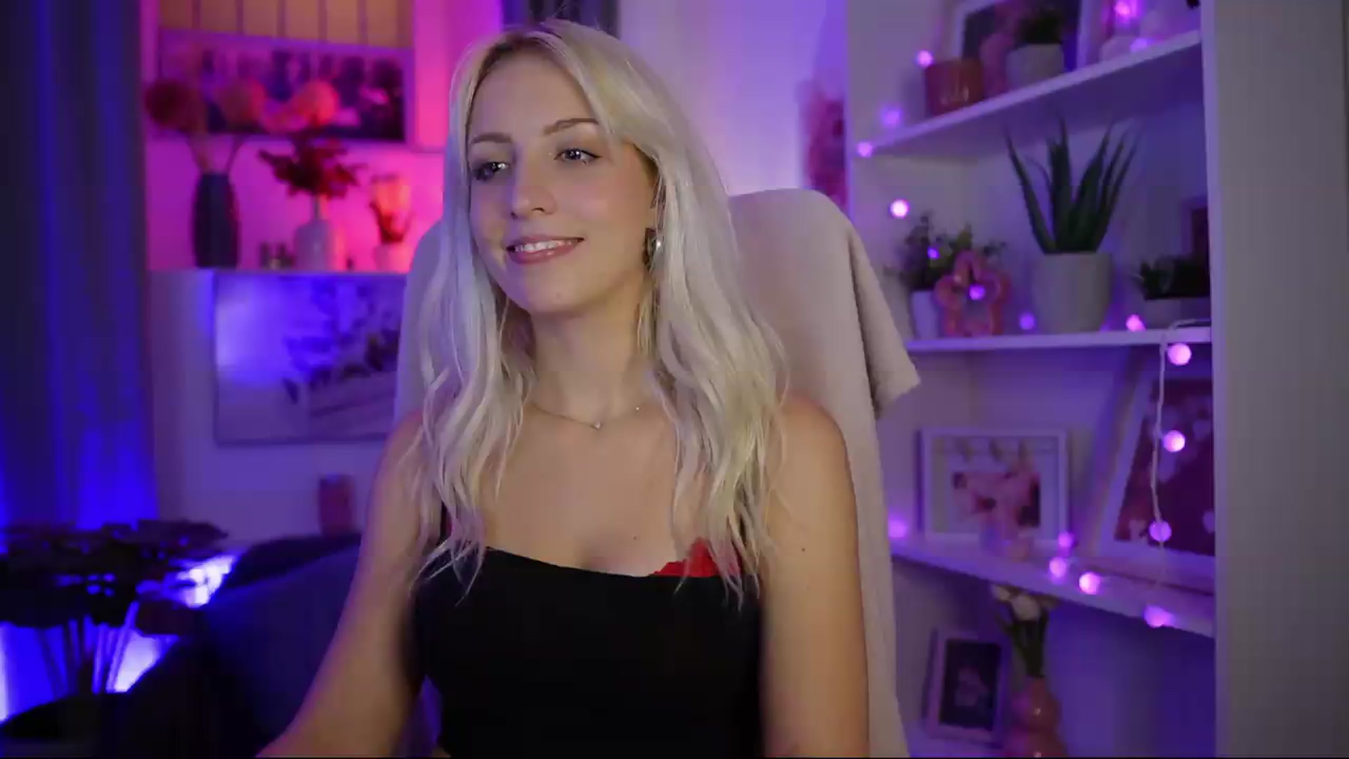 Gallery image thumbnail from Lucy_Cutie's myfreecams stream on, 07/31/2026, 23:08 image 8 of 20