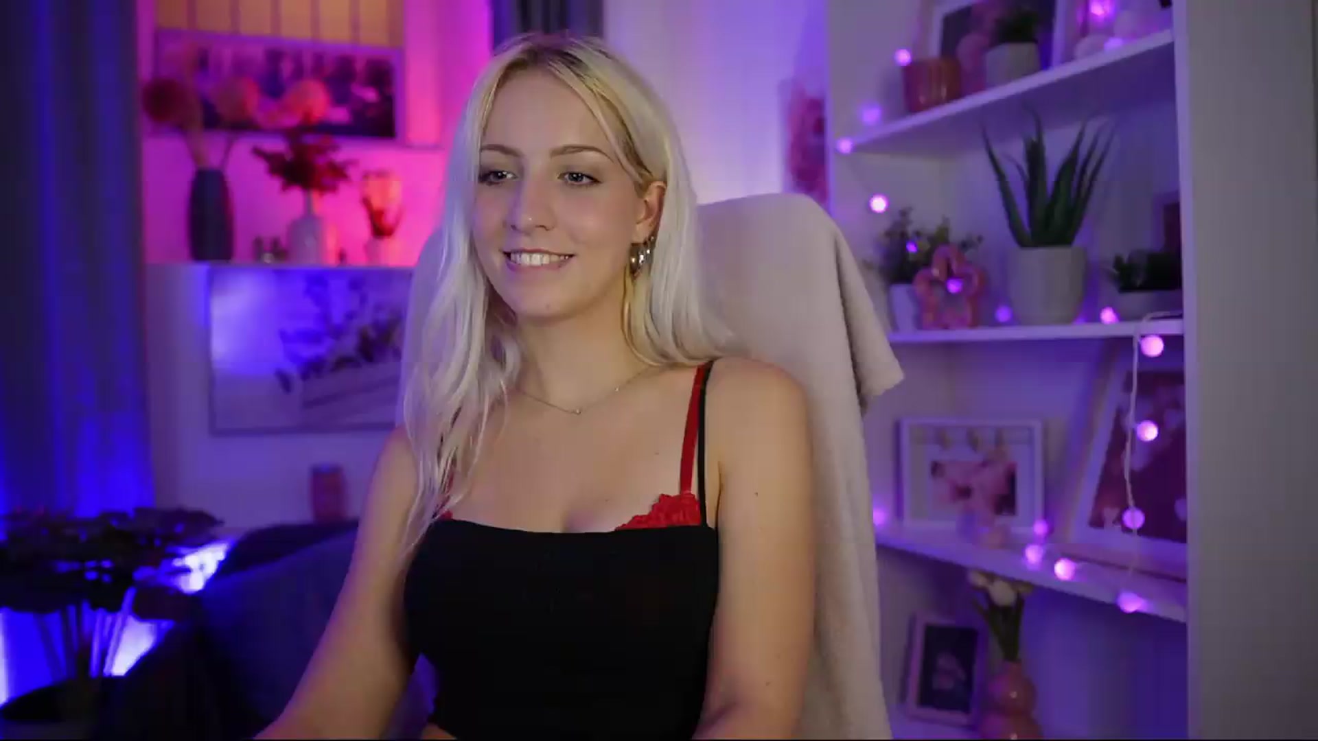 Gallery image thumbnail from Lucy_Cutie's myfreecams stream on, 07/31/2026, 23:08 image 7 of 20