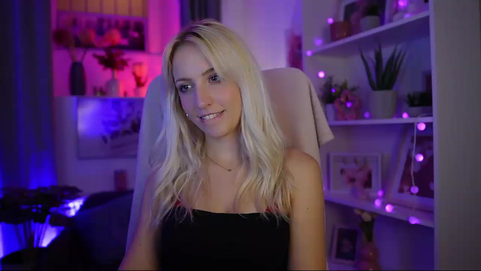 Gallery image thumbnail from Lucy_Cutie's myfreecams stream on, 07/31/2026, 23:08 image 4 of 20