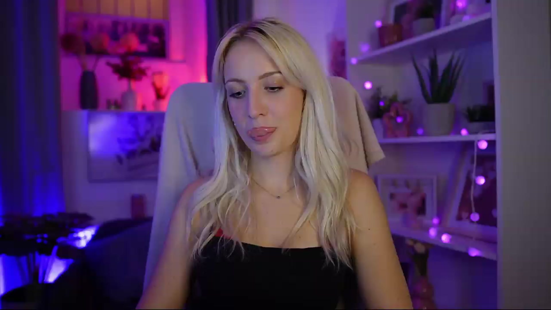 Gallery image thumbnail from Lucy_Cutie's myfreecams stream on, 07/31/2026, 23:08 image 2 of 20