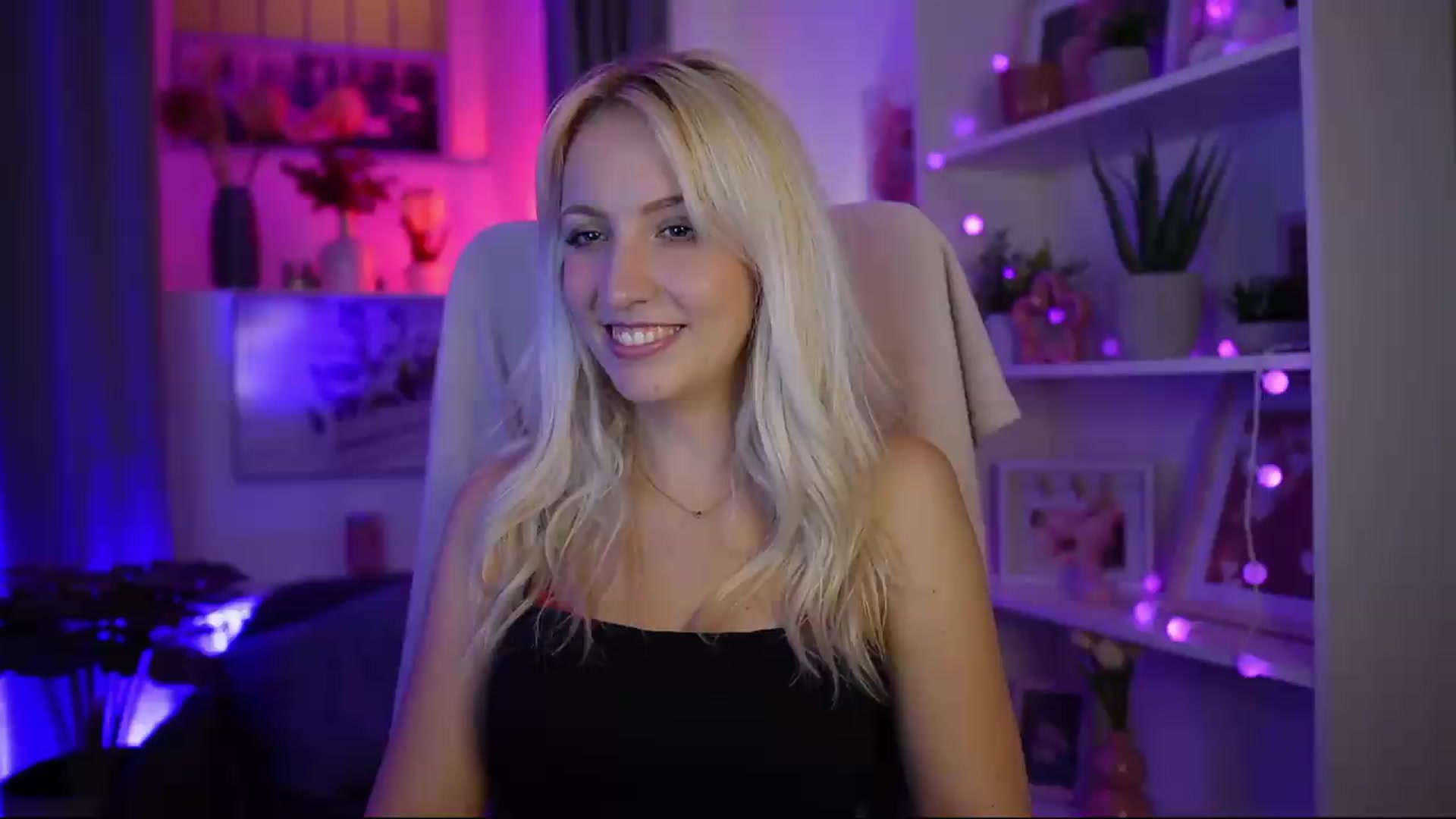 Gallery image thumbnail from Lucy_Cutie's myfreecams stream on, 07/31/2026, 23:08 image 3 of 20