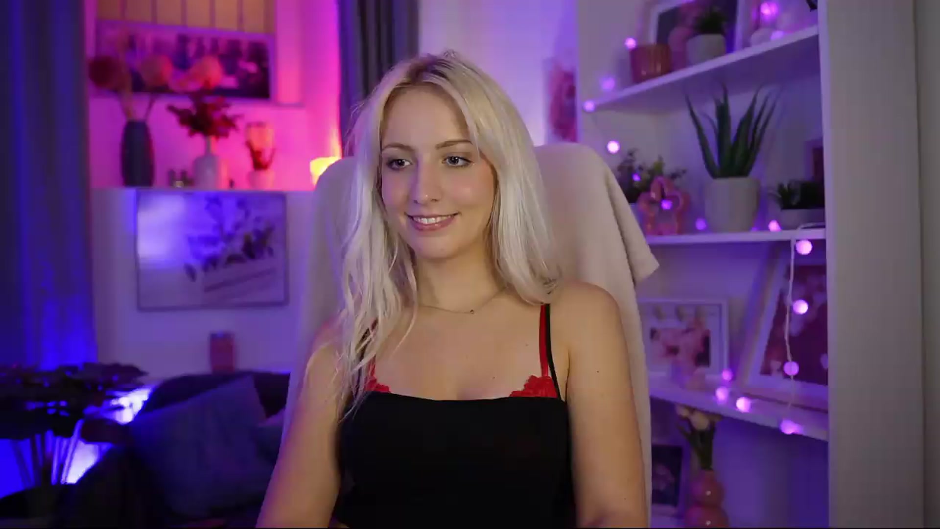 Gallery image thumbnail from Lucy_Cutie's myfreecams stream on, 07/31/2026, 23:08 image 15 of 20