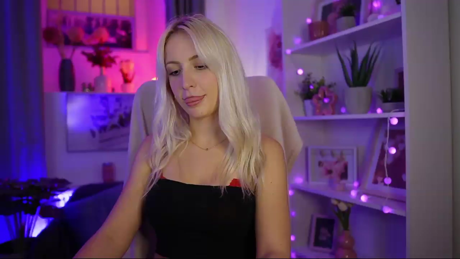 Gallery image thumbnail from Lucy_Cutie's myfreecams stream on, 08/01/2026, 01:00 image 3 of 20