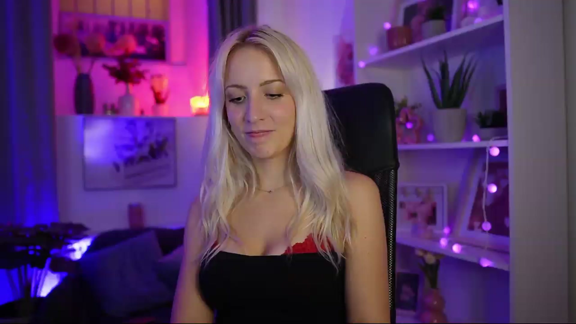 Gallery image thumbnail from Lucy_Cutie's myfreecams stream on, 08/01/2026, 01:00 image 19 of 20