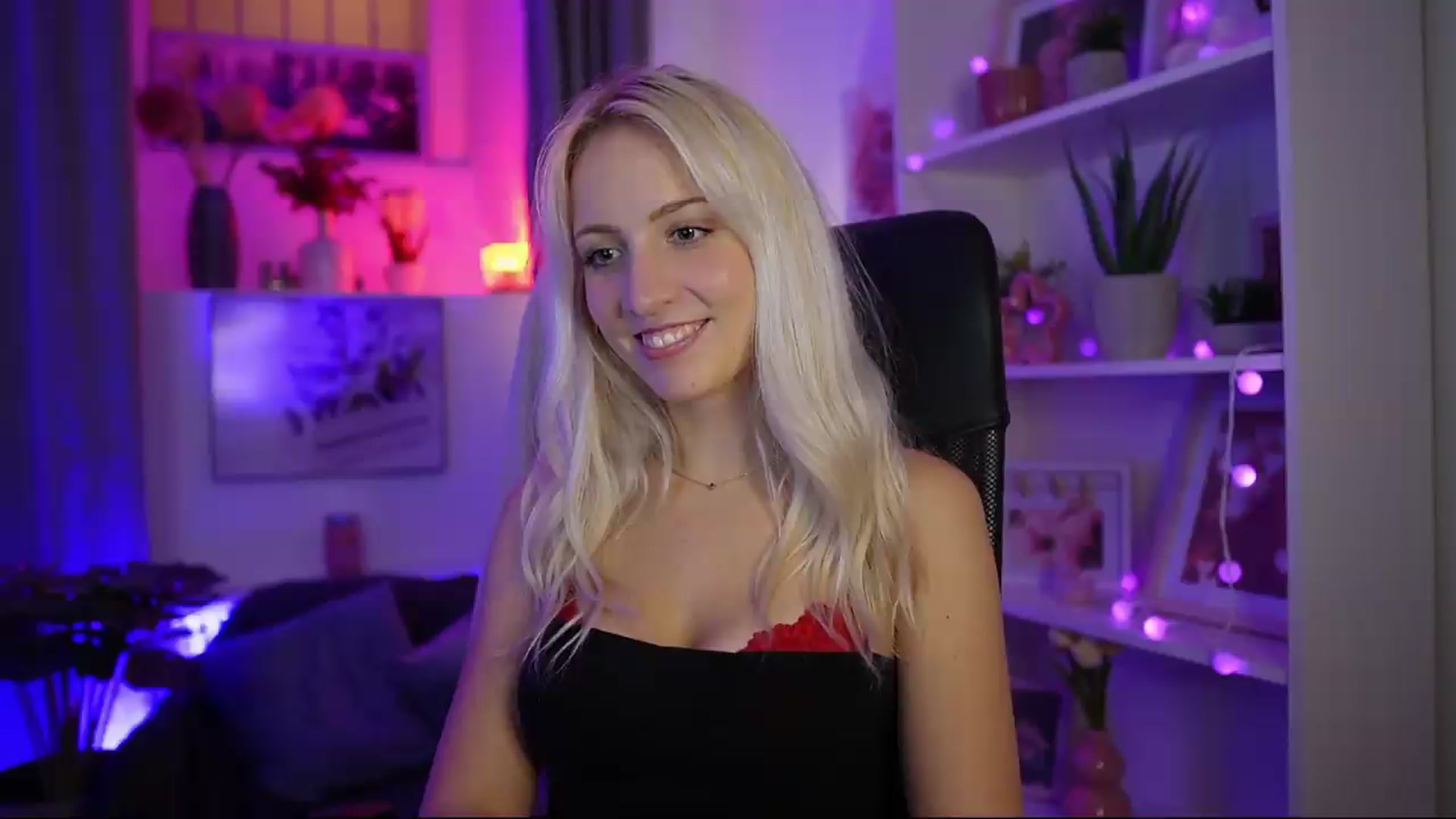 Gallery image thumbnail from Lucy_Cutie's myfreecams stream on, 08/01/2026, 01:00 image 20 of 20