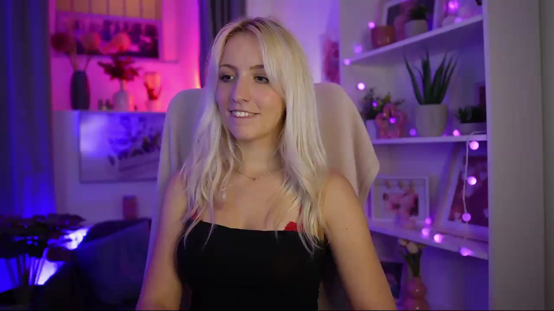 Gallery image thumbnail from Lucy_Cutie's myfreecams stream on, 08/01/2026, 01:00 image 7 of 20