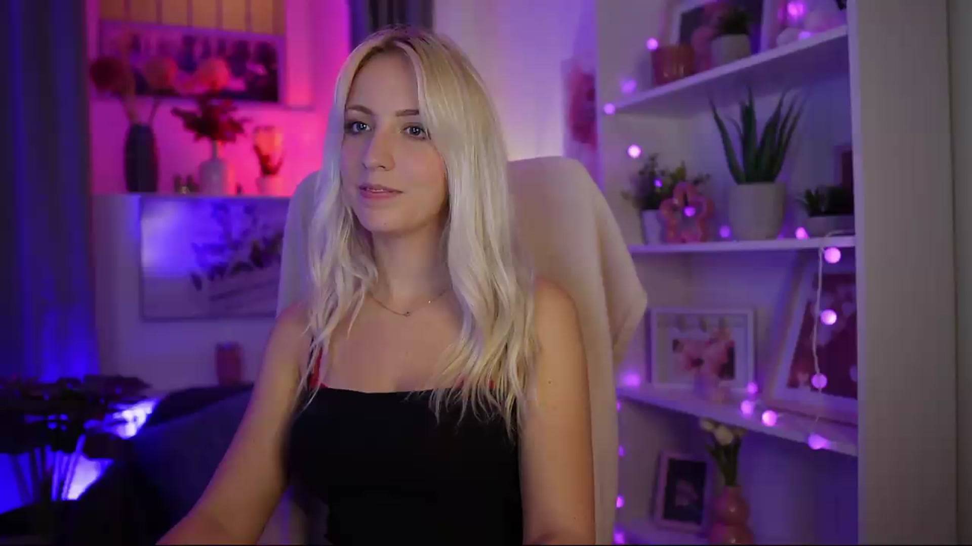 Gallery image thumbnail from Lucy_Cutie's myfreecams stream on, 08/01/2026, 01:00 image 2 of 20