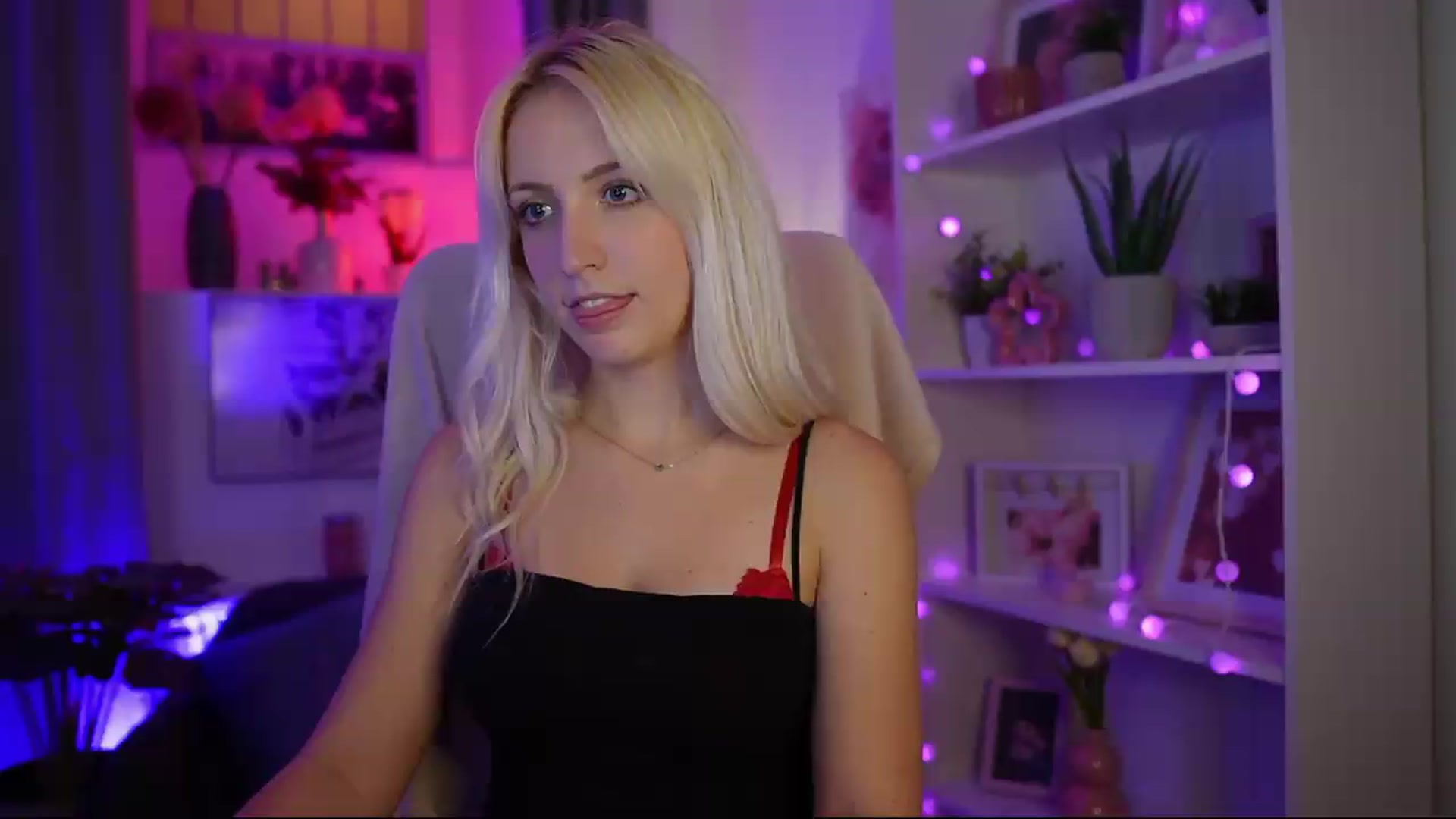 Gallery image thumbnail from Lucy_Cutie's myfreecams stream on, 08/01/2026, 01:00 image 1 of 20