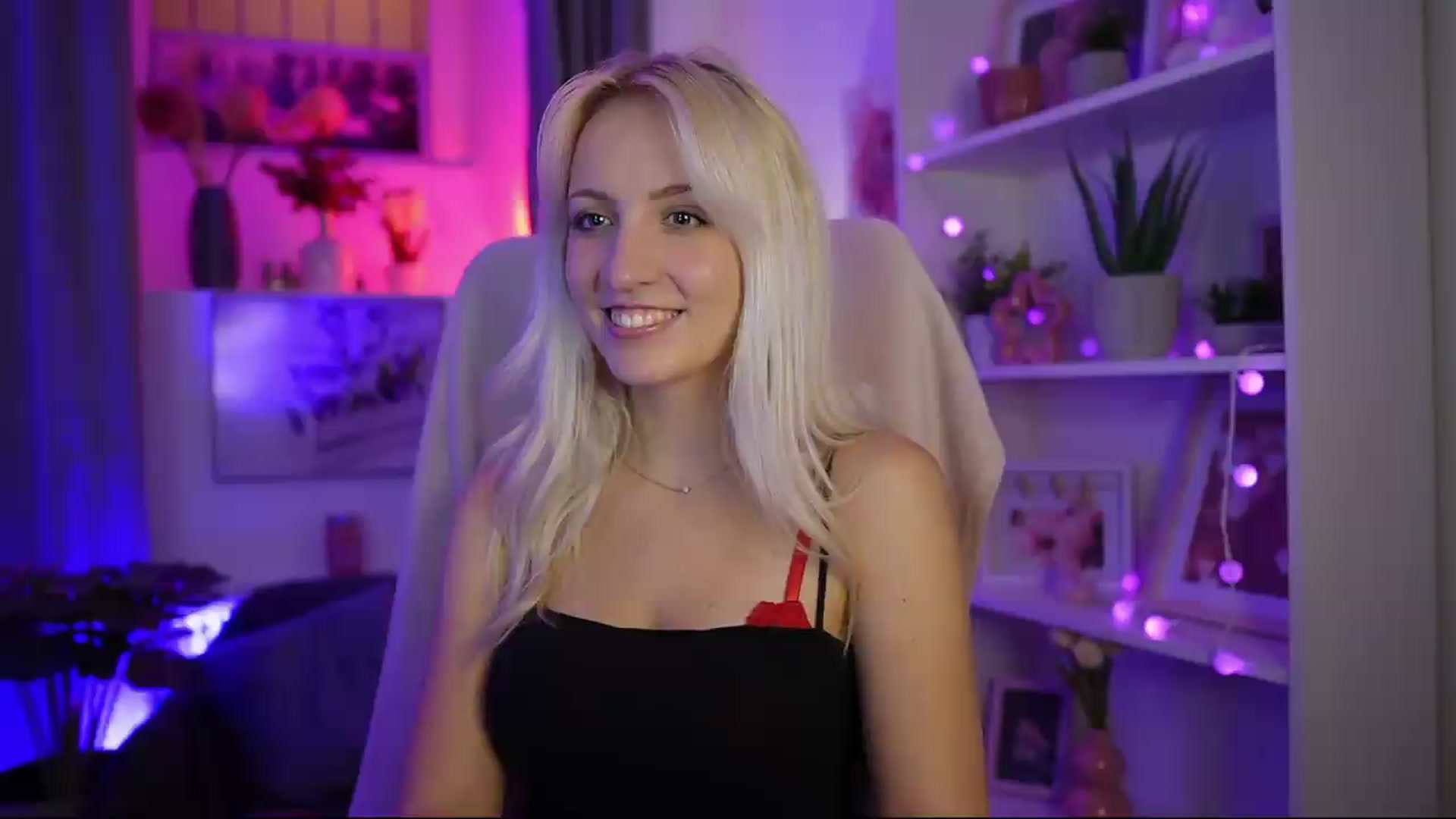 Gallery image thumbnail from Lucy_Cutie's myfreecams stream on, 08/01/2026, 01:00 image 11 of 20