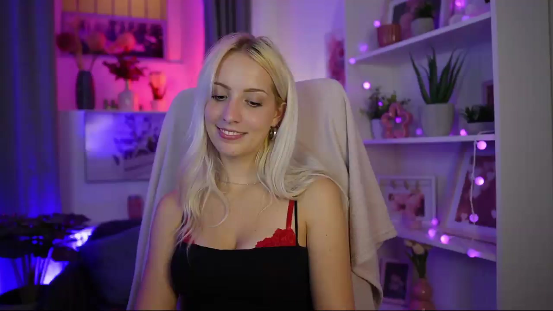 Gallery image thumbnail from Lucy_Cutie's myfreecams stream on, 08/01/2026, 02:11 image 7 of 20