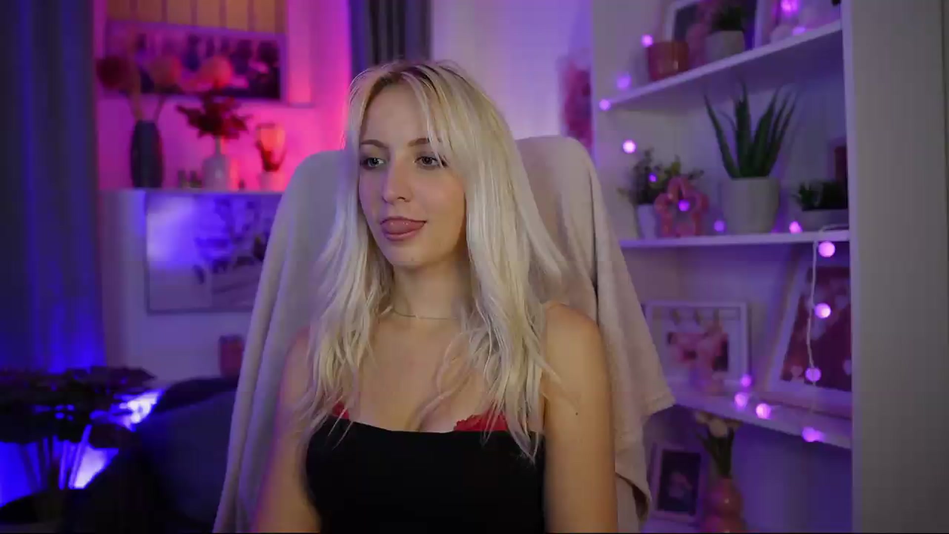 Gallery image thumbnail from Lucy_Cutie's myfreecams stream on, 08/01/2026, 02:11 image 10 of 20