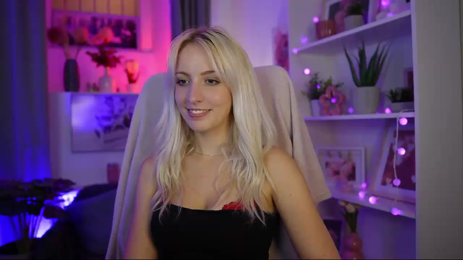 Gallery image thumbnail from Lucy_Cutie's myfreecams stream on, 08/01/2026, 02:11 image 8 of 20