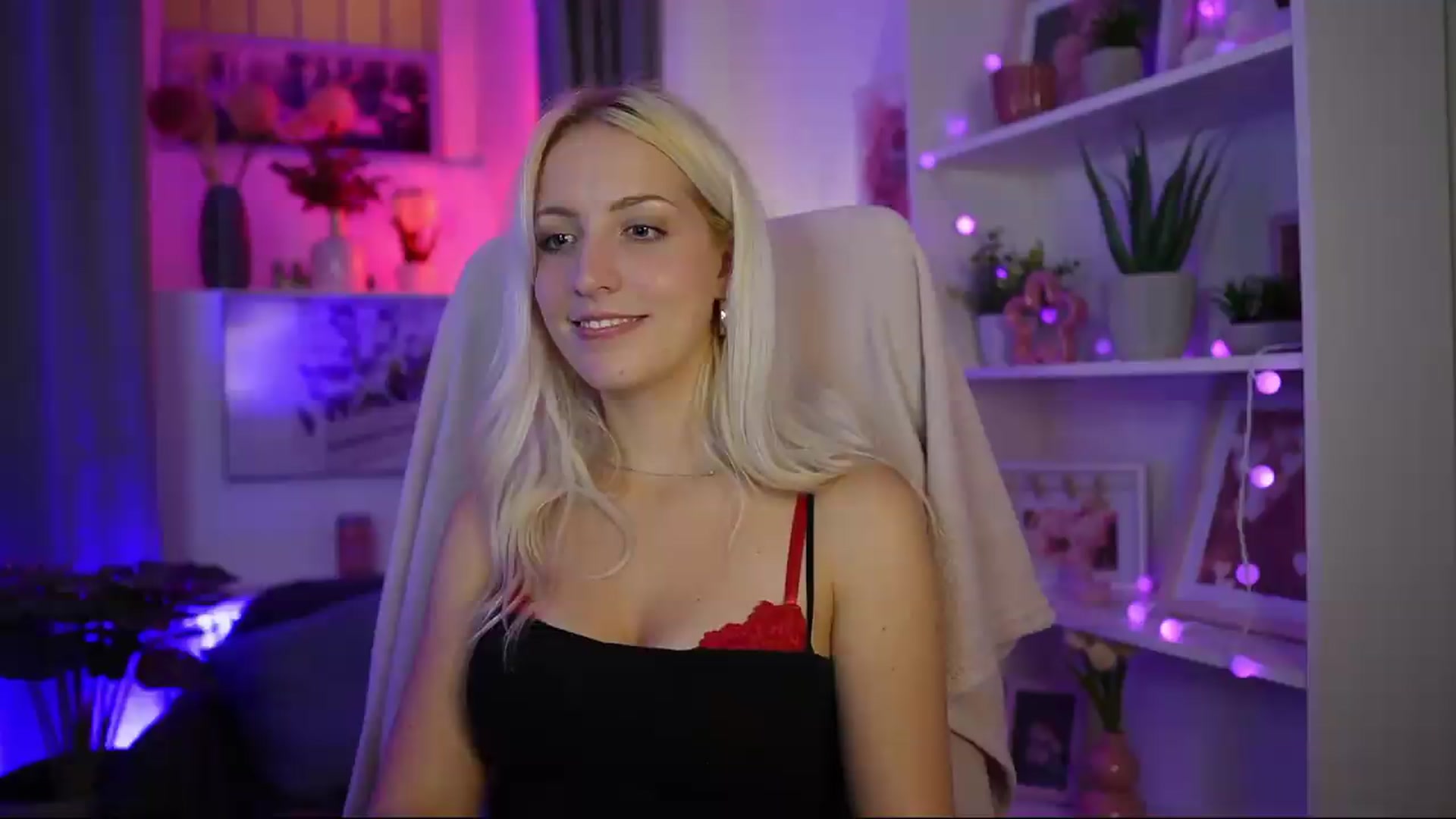 Gallery image thumbnail from Lucy_Cutie's myfreecams stream on, 08/01/2026, 02:11 image 5 of 20