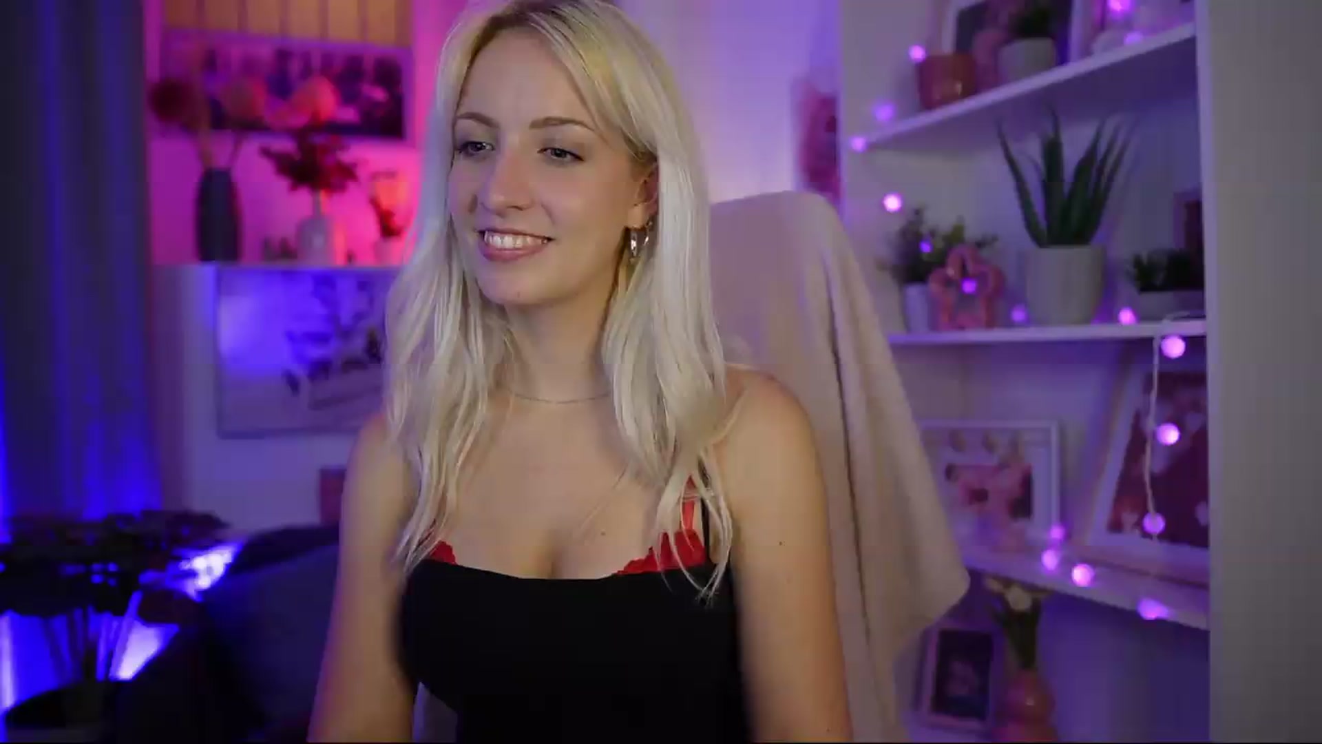 Gallery image thumbnail from Lucy_Cutie's myfreecams stream on, 08/01/2026, 02:11 image 20 of 20