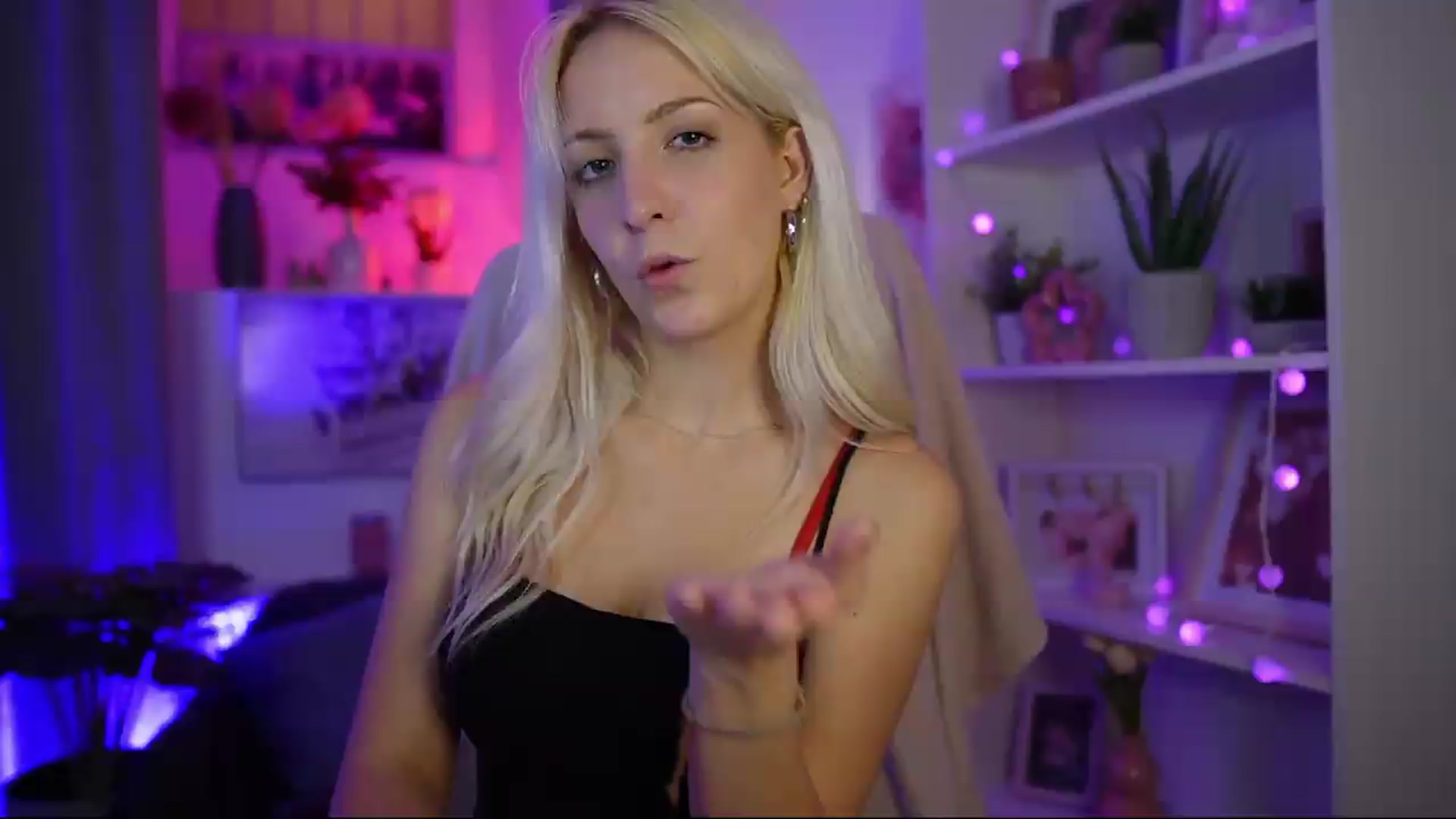 Gallery image thumbnail from Lucy_Cutie's myfreecams stream on, 08/01/2026, 02:11 image 18 of 20