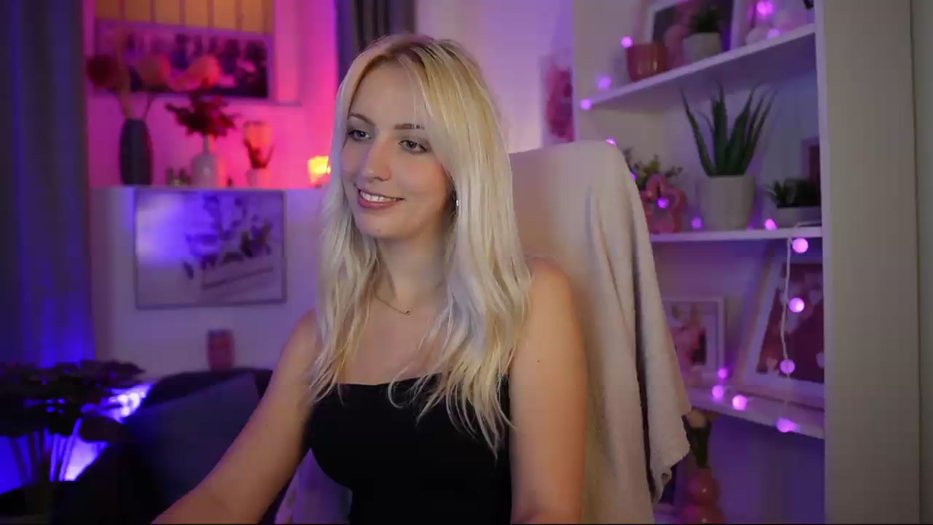 Gallery image thumbnail from Lucy_Cutie's myfreecams stream on, 08/01/2026, 02:11 image 1 of 20