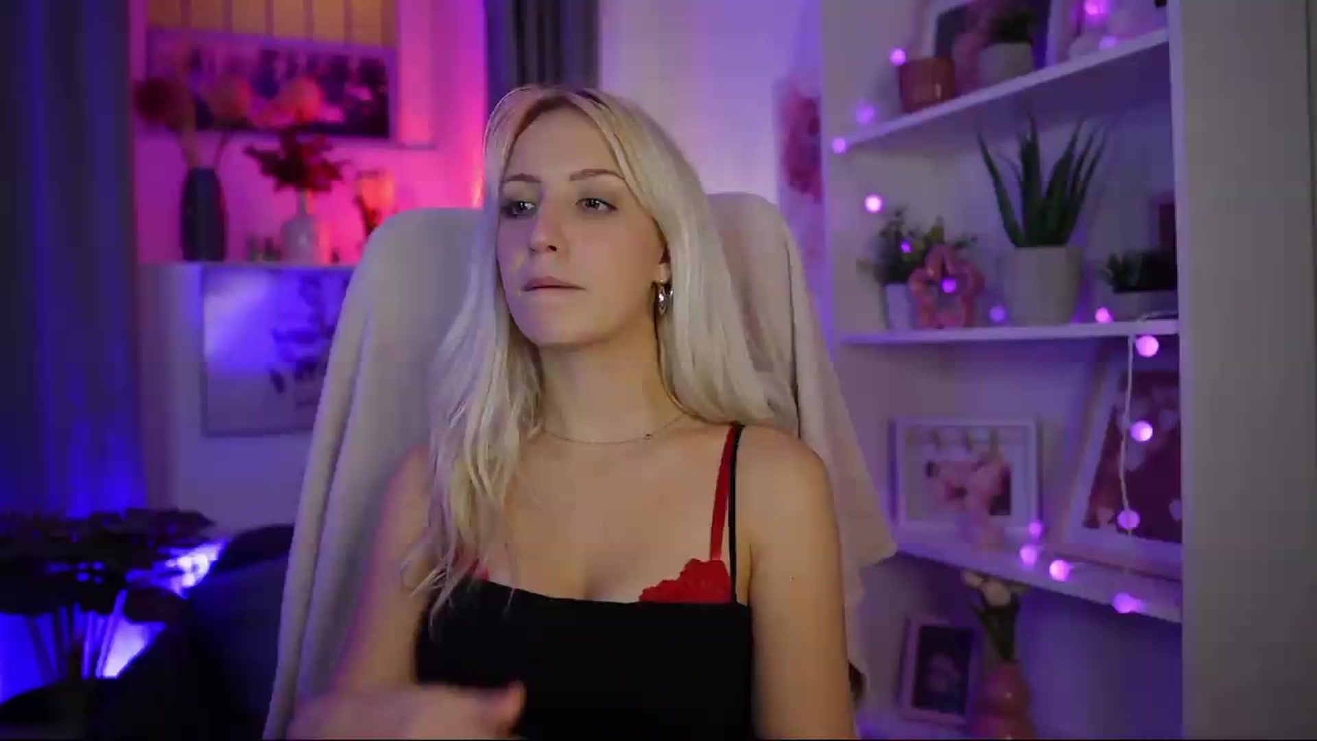 Gallery image thumbnail from Lucy_Cutie's myfreecams stream on, 08/01/2026, 02:11 image 11 of 20
