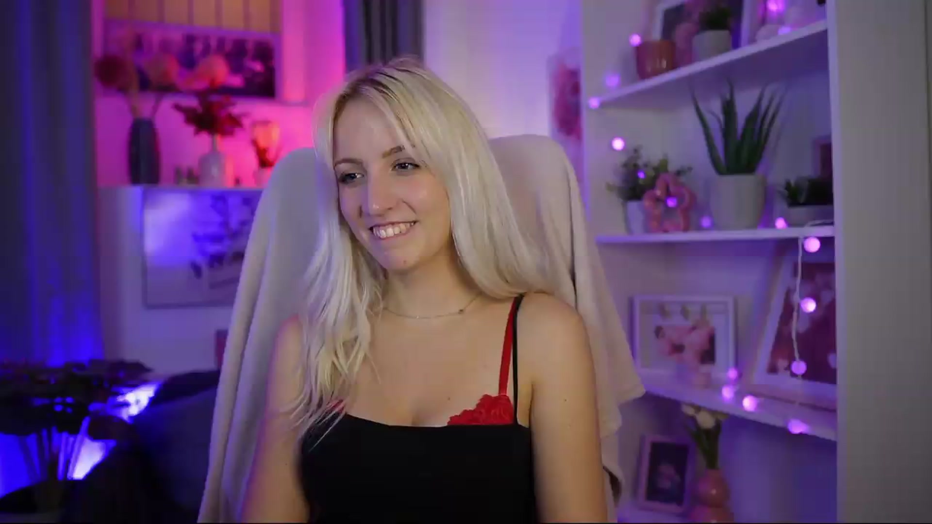 Gallery image thumbnail from Lucy_Cutie's myfreecams stream on, 08/01/2026, 02:11 image 13 of 20