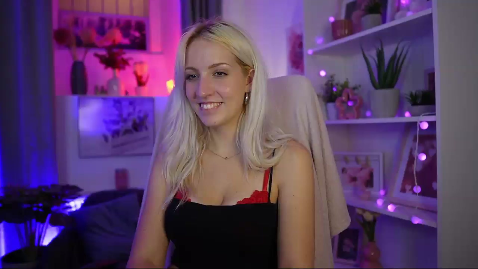 Gallery image thumbnail from Lucy_Cutie's myfreecams stream on, 08/01/2026, 03:02 image 6 of 20