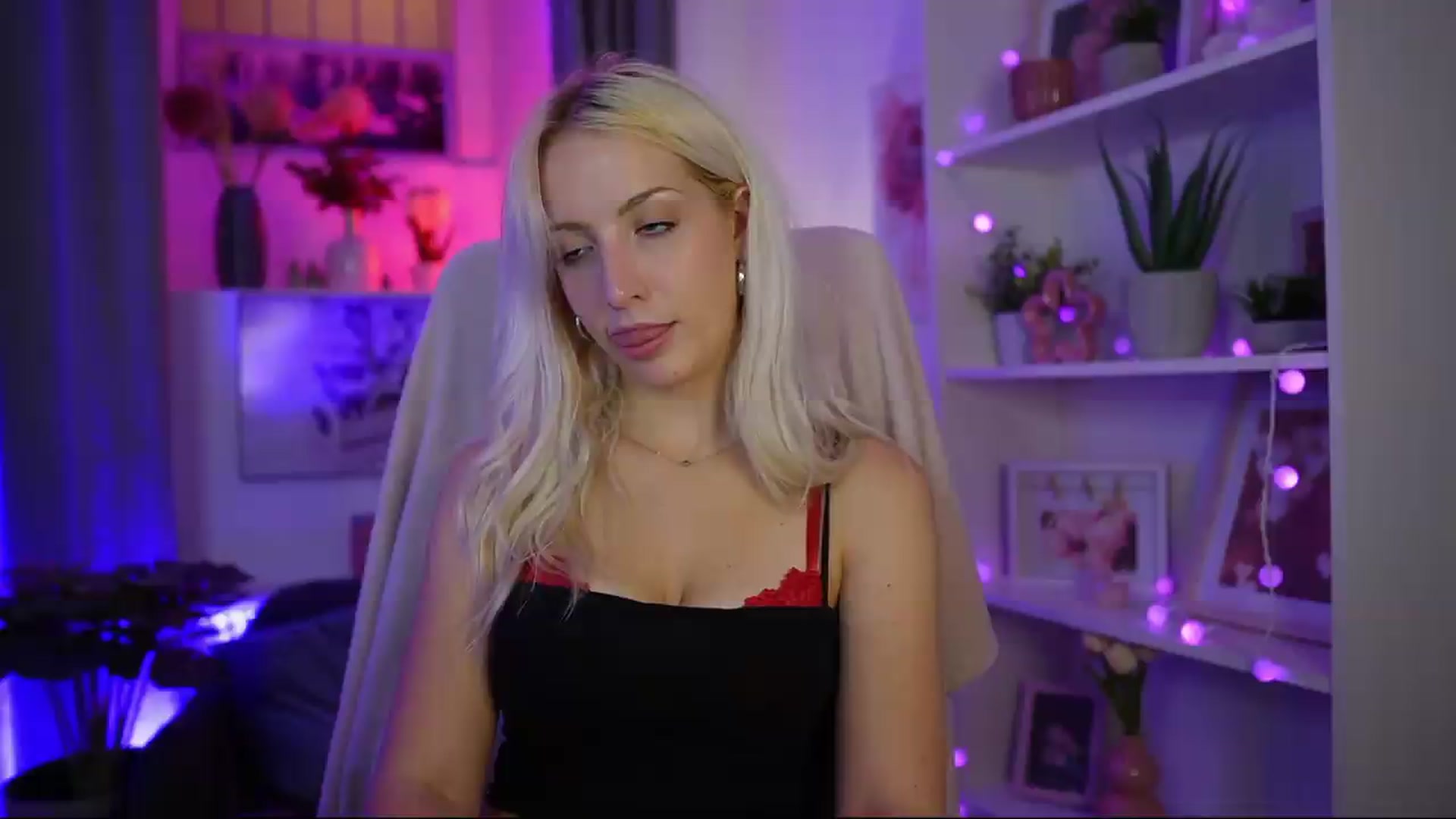Gallery image thumbnail from Lucy_Cutie's myfreecams stream on, 08/01/2026, 03:02 image 2 of 20