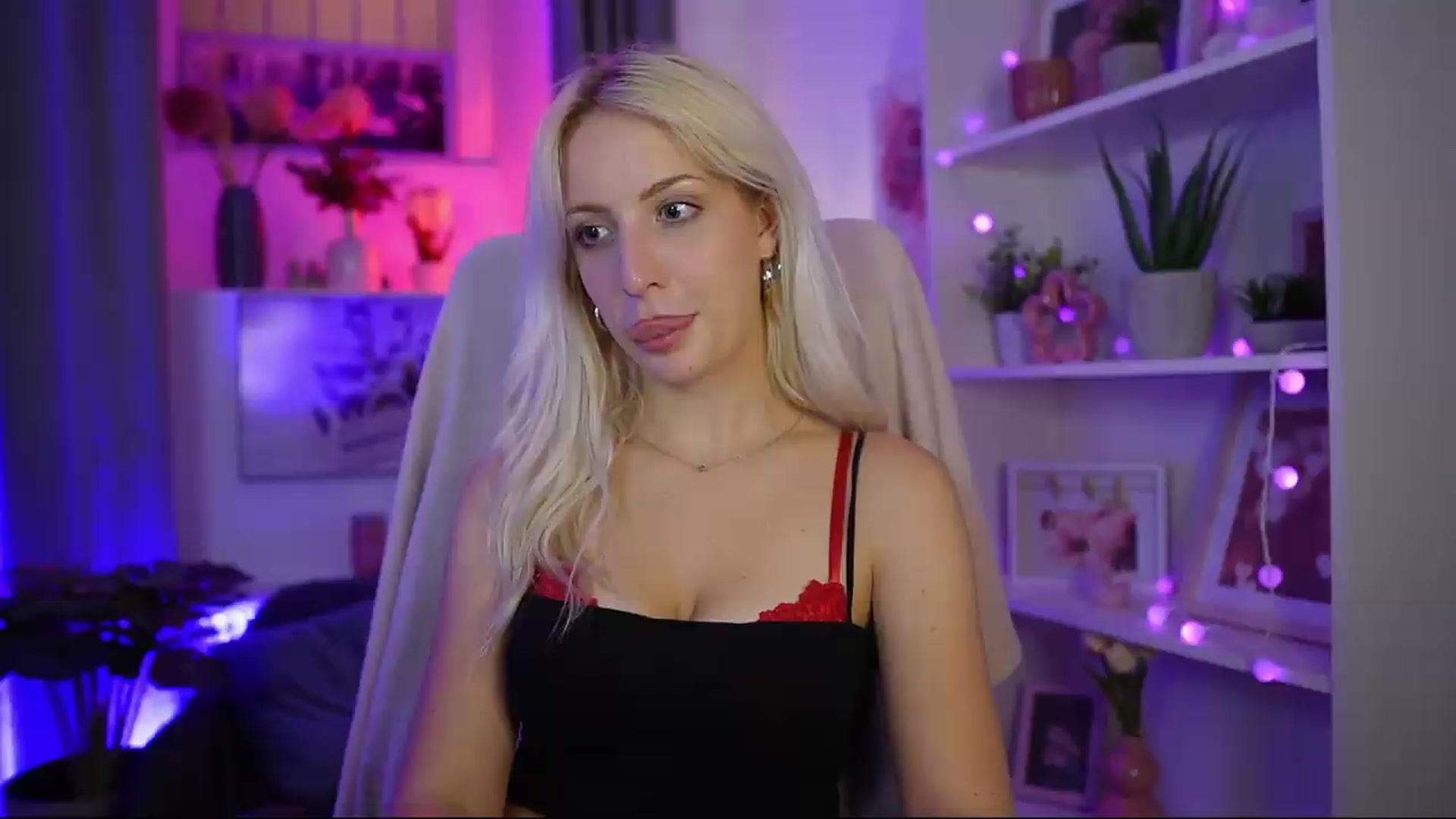 Gallery image thumbnail from Lucy_Cutie's myfreecams stream on, 08/01/2026, 03:02 image 10 of 20