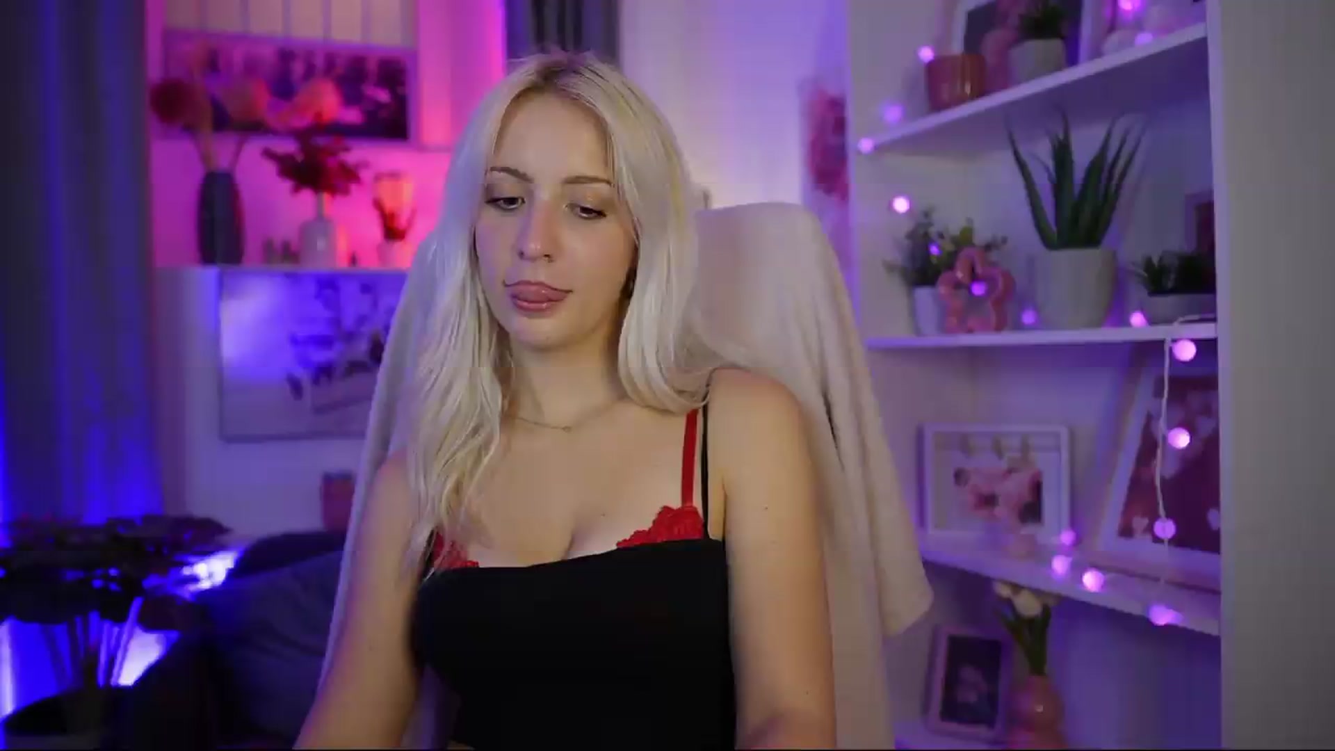 Gallery image thumbnail from Lucy_Cutie's myfreecams stream on, 08/01/2026, 03:02 image 20 of 20