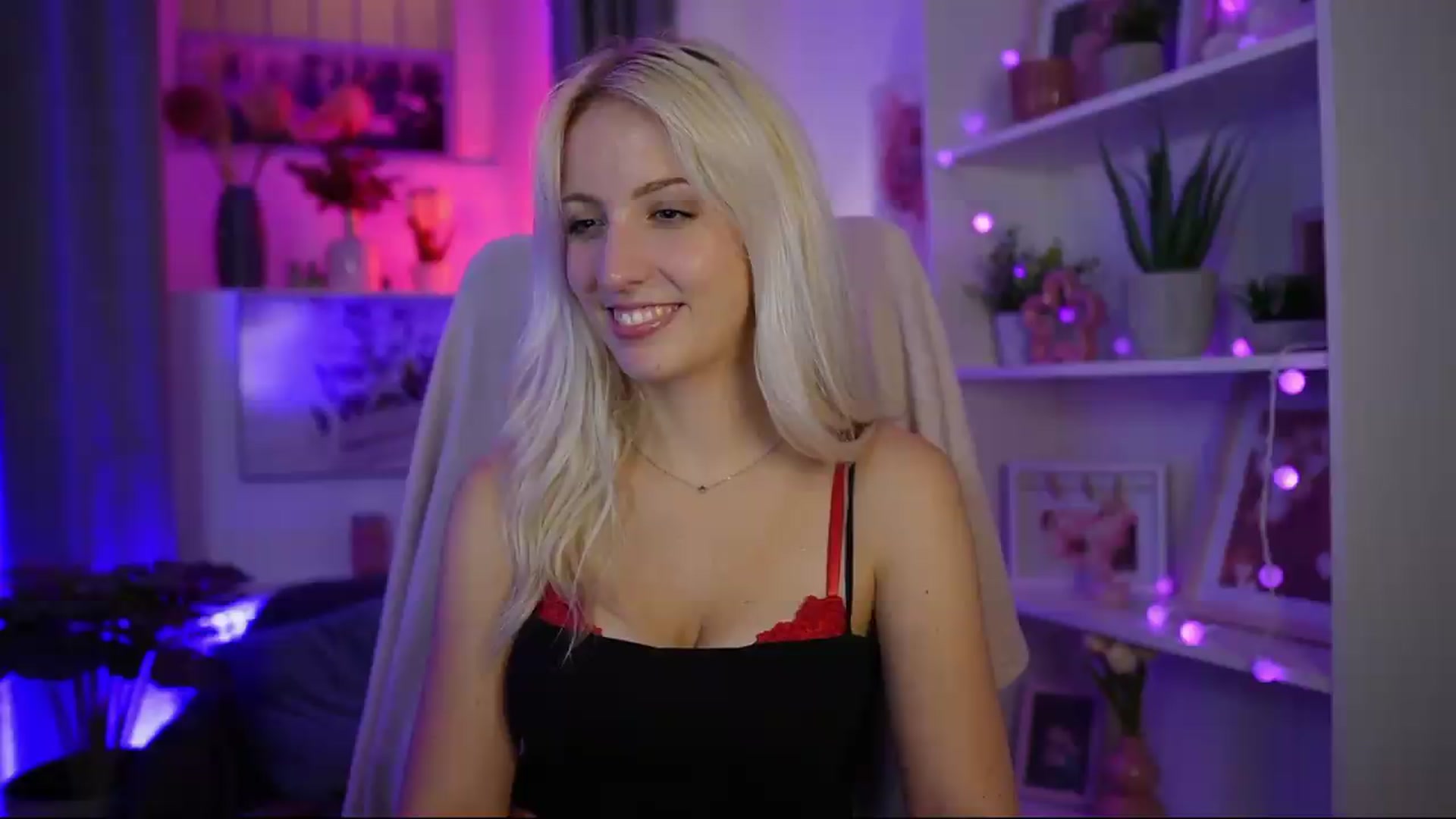 Gallery image thumbnail from Lucy_Cutie's myfreecams stream on, 08/01/2026, 03:02 image 12 of 20