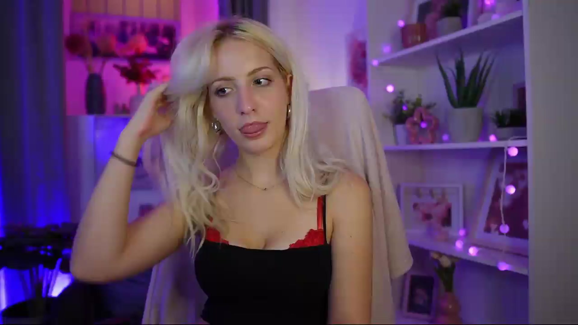 Gallery image thumbnail from Lucy_Cutie's myfreecams stream on, 08/01/2026, 03:02 image 4 of 20