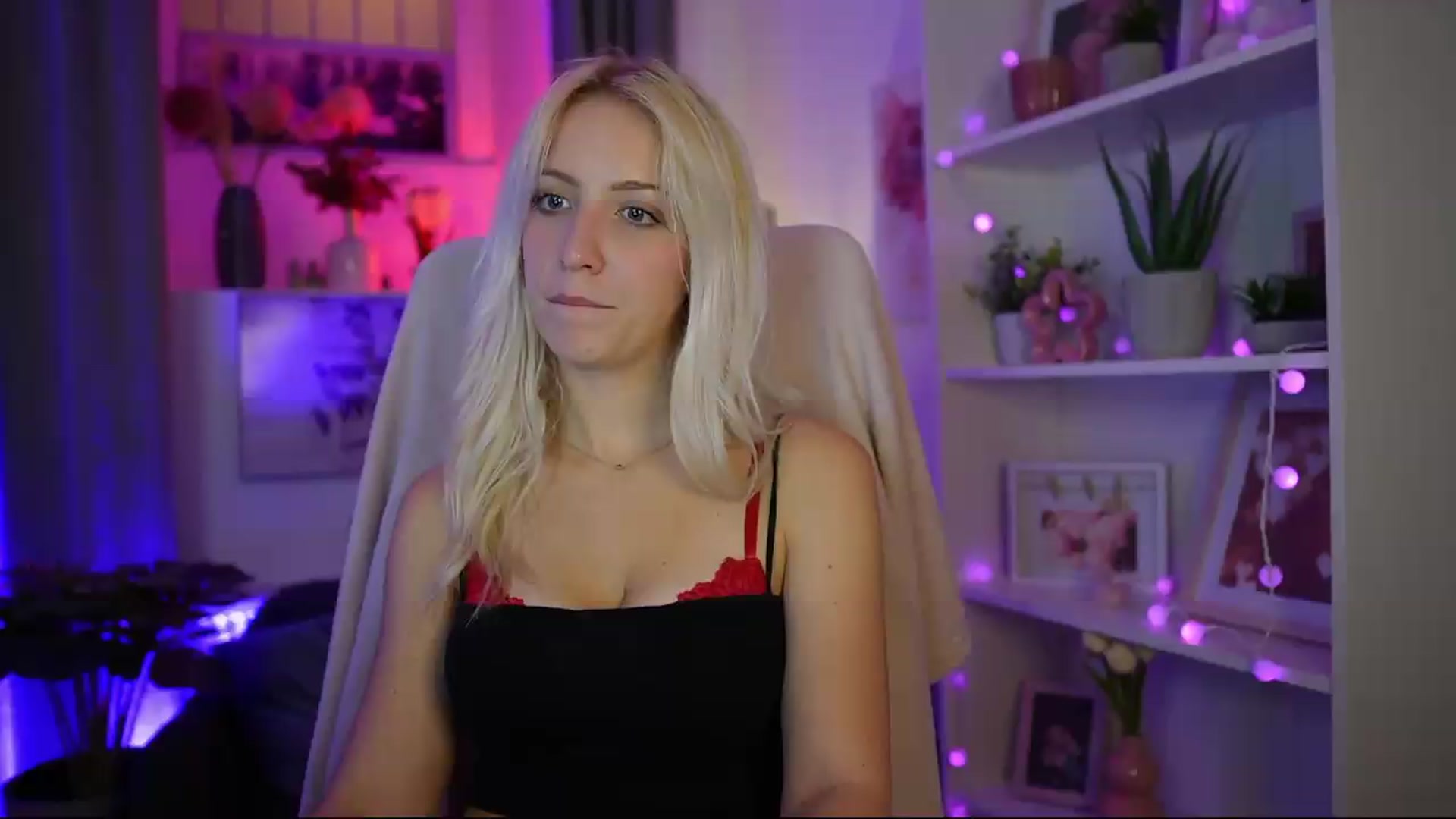 Gallery image thumbnail from Lucy_Cutie's myfreecams stream on, 08/01/2026, 03:02 image 16 of 20