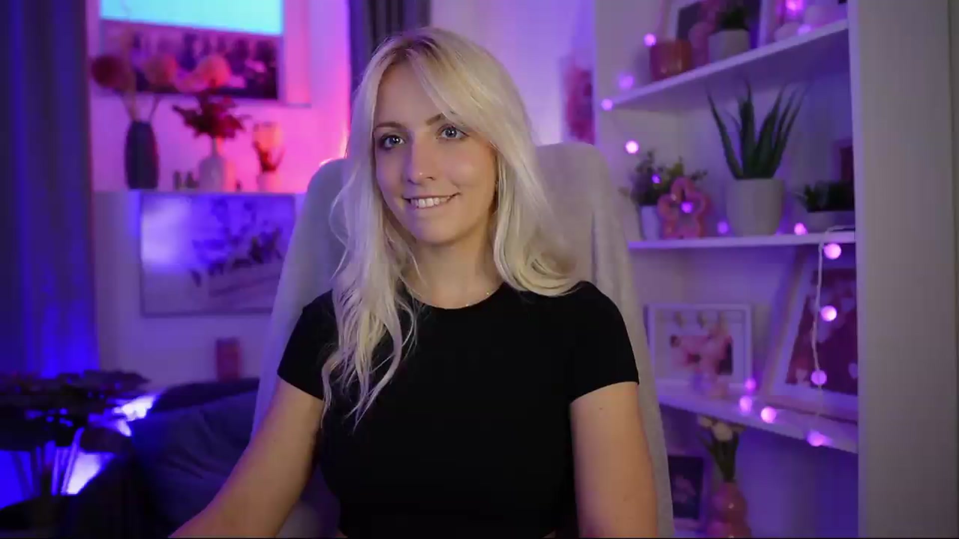 Gallery image thumbnail from Lucy_Cutie's myfreecams stream on, 08/03/2026, 18:22 image 11 of 20