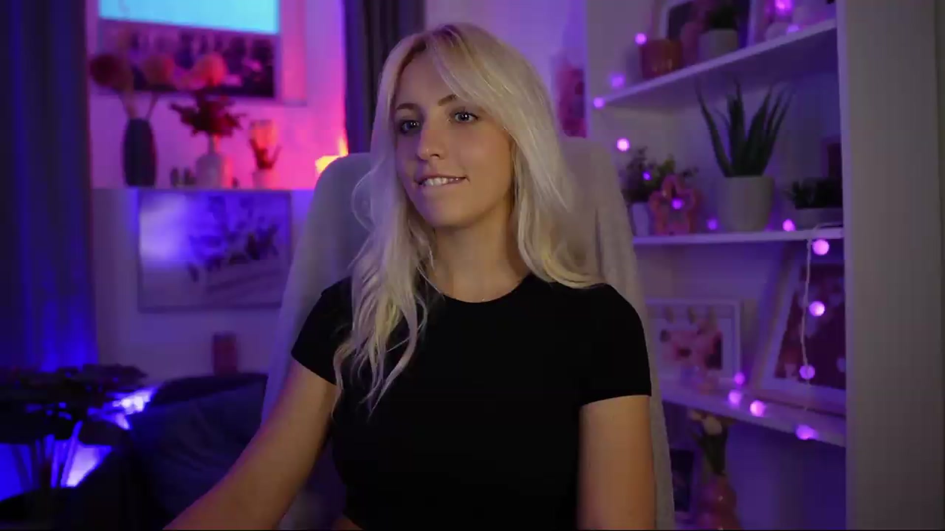 Gallery image thumbnail from Lucy_Cutie's myfreecams stream on, 08/03/2026, 18:22 image 10 of 20