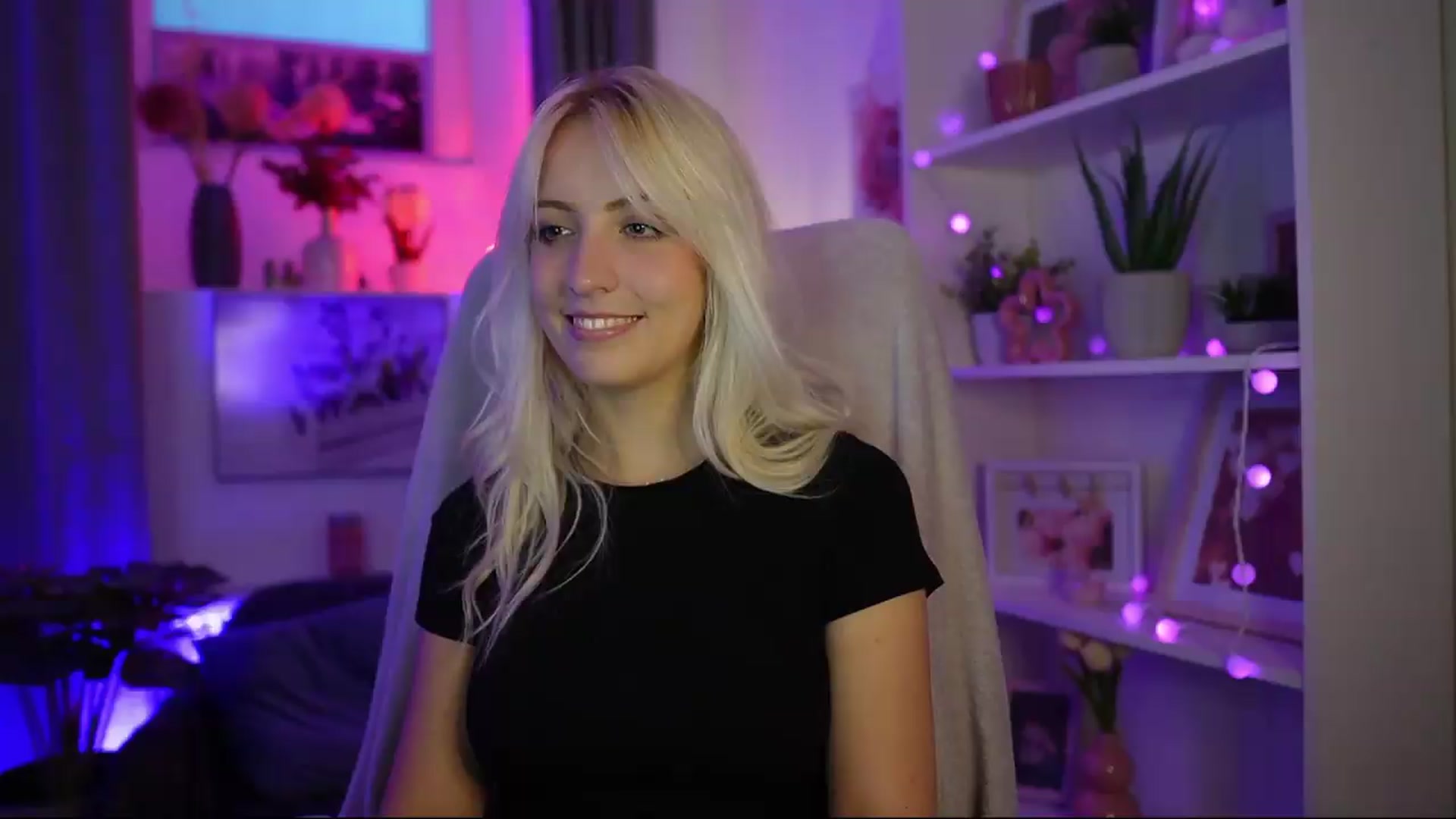 Gallery image thumbnail from Lucy_Cutie's myfreecams stream on, 08/03/2026, 18:22 image 16 of 20