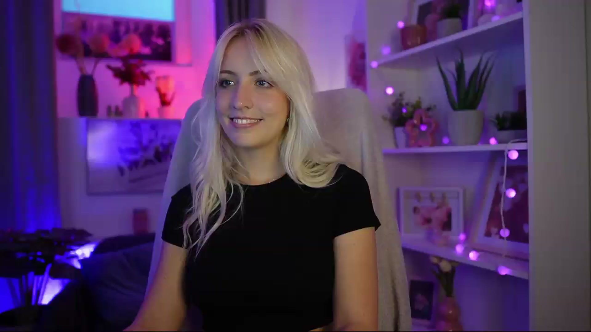 Gallery image thumbnail from Lucy_Cutie's myfreecams stream on, 08/03/2026, 18:22 image 14 of 20