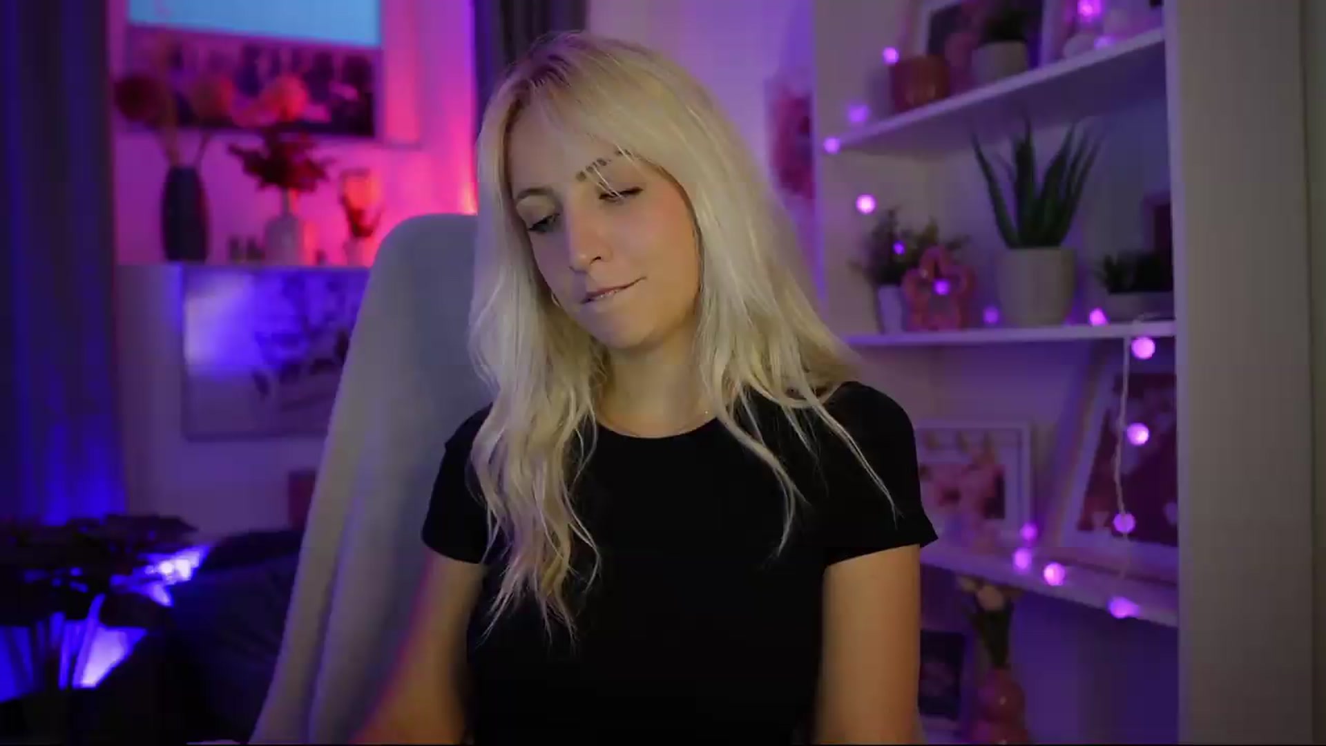 Gallery image thumbnail from Lucy_Cutie's myfreecams stream on, 08/03/2026, 18:22 image 19 of 20