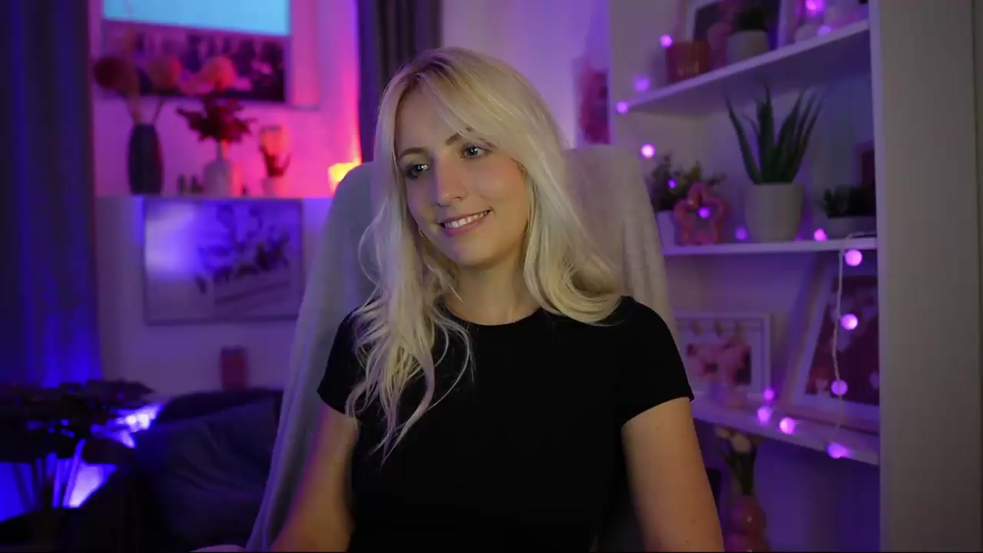 Gallery image thumbnail from Lucy_Cutie's myfreecams stream on, 08/03/2026, 18:22 image 15 of 20