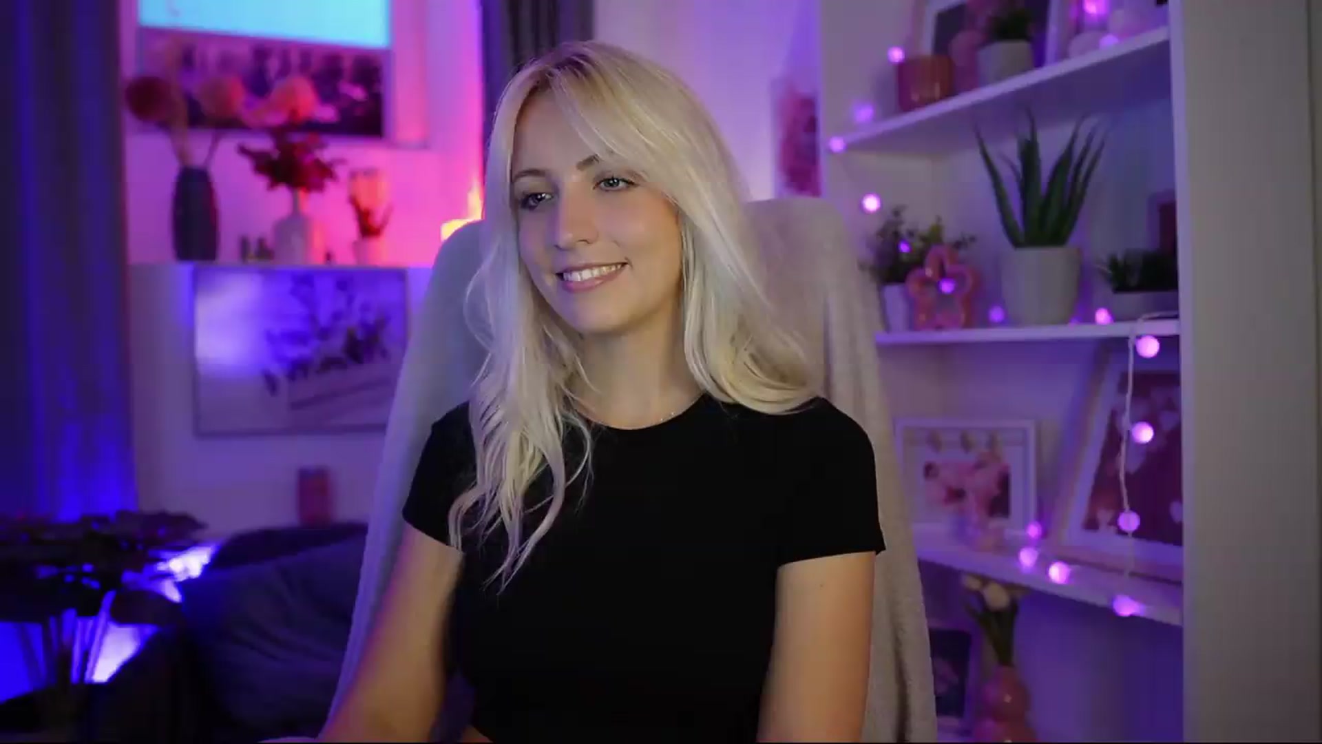 Gallery image thumbnail from Lucy_Cutie's myfreecams stream on, 08/03/2026, 18:22 image 13 of 20