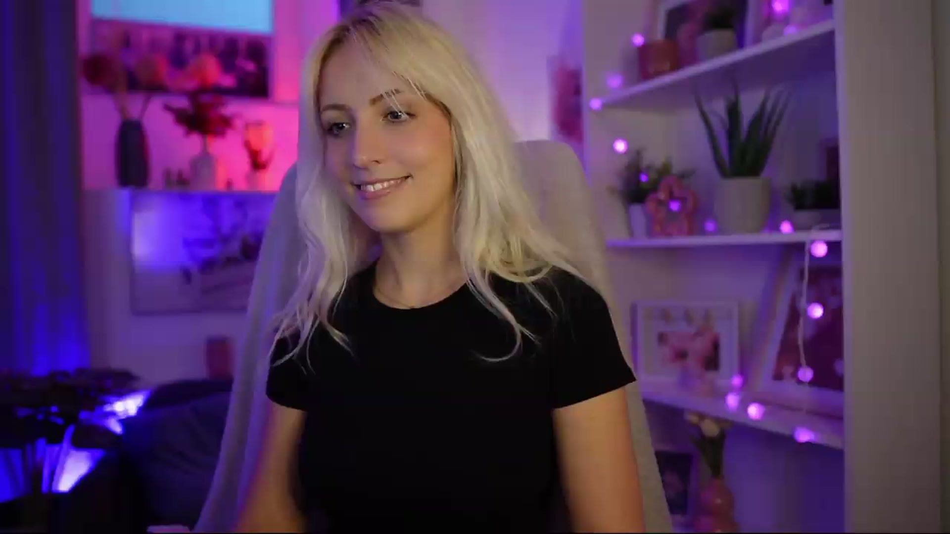 Gallery image thumbnail from Lucy_Cutie's myfreecams stream on, 08/03/2026, 18:22 image 18 of 20