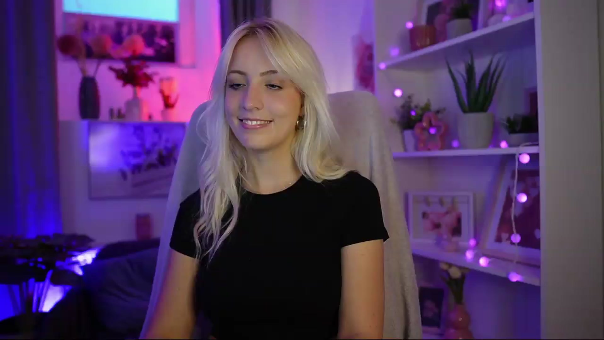 Gallery image thumbnail from Lucy_Cutie's myfreecams stream on, 08/03/2026, 18:22 image 9 of 20