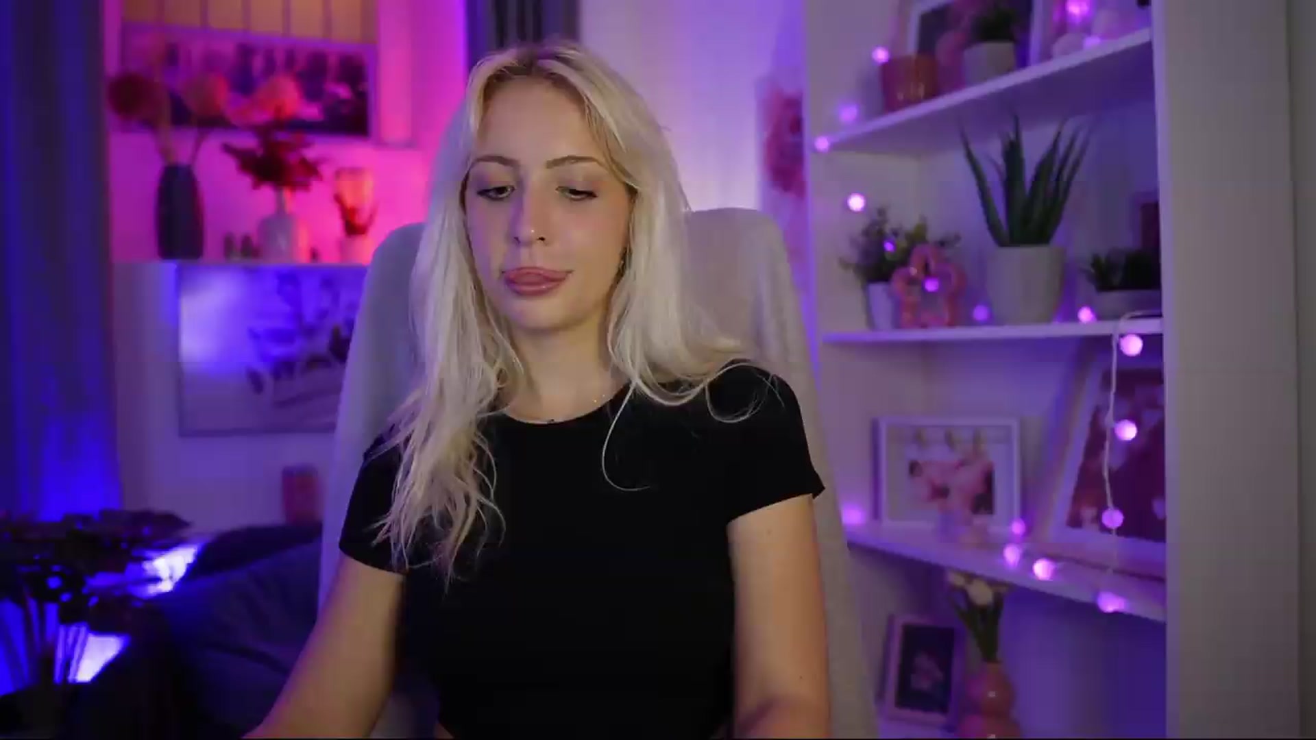 Gallery image thumbnail from Lucy_Cutie's myfreecams stream on, 08/03/2026, 21:14 image 2 of 20