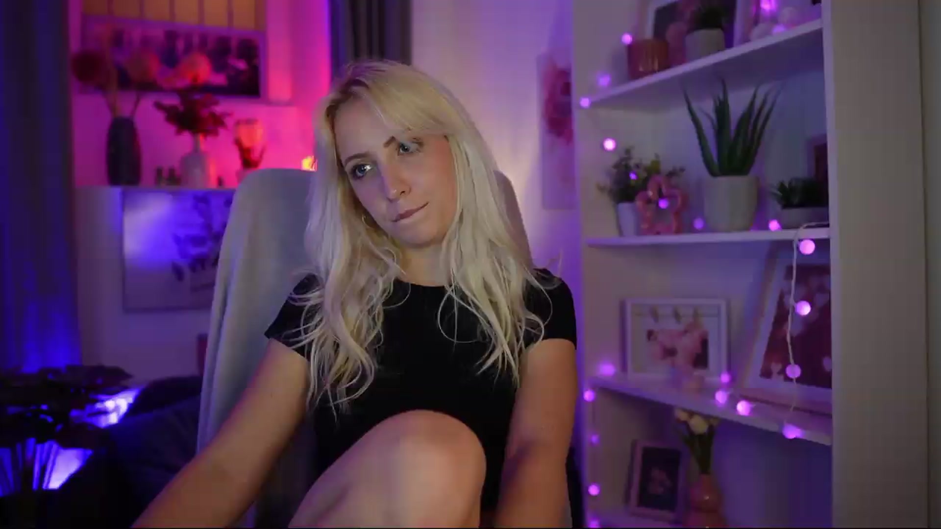 Gallery image thumbnail from Lucy_Cutie's myfreecams stream on, 08/03/2026, 21:14 image 18 of 20