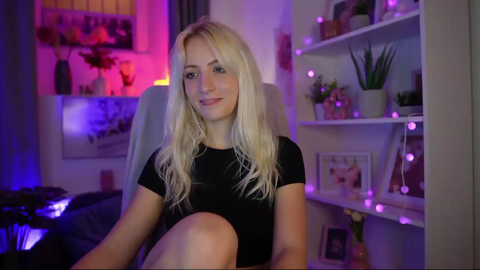 Gallery image thumbnail from Lucy_Cutie's myfreecams stream on, 08/03/2026, 21:14 image 17 of 20