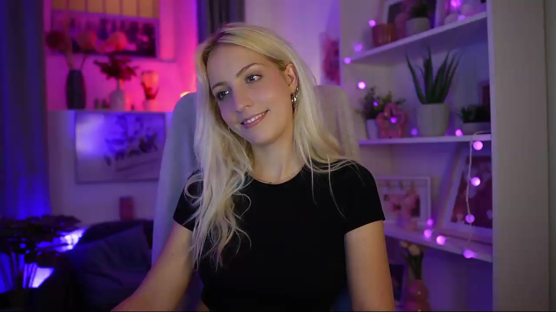 Gallery image thumbnail from Lucy_Cutie's myfreecams stream on, 08/03/2026, 21:14 image 3 of 20