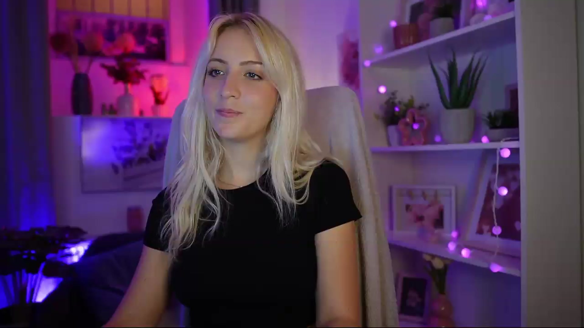 Gallery image thumbnail from Lucy_Cutie's myfreecams stream on, 08/03/2026, 21:14 image 16 of 20