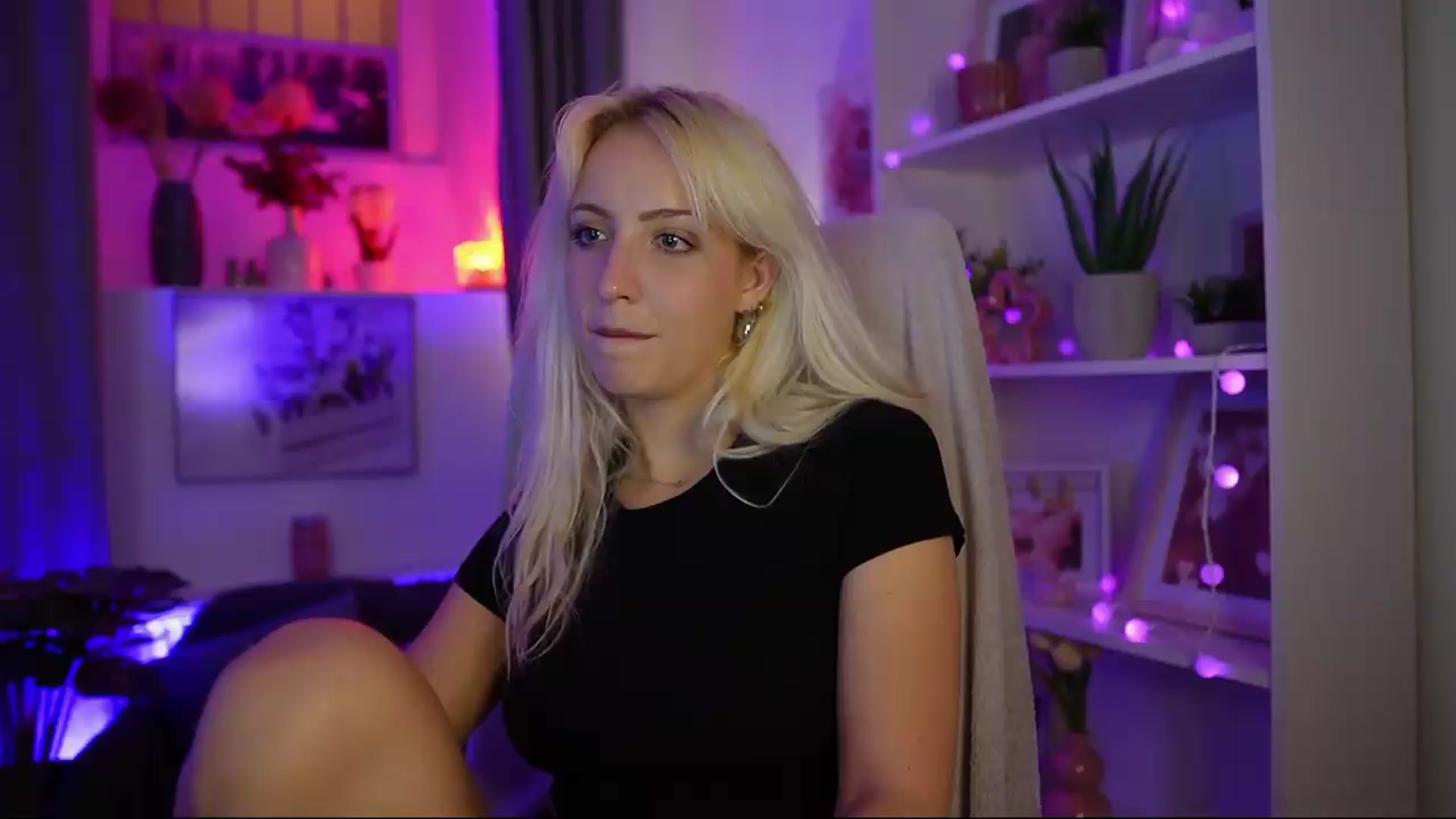Gallery image thumbnail from Lucy_Cutie's myfreecams stream on, 08/03/2026, 22:20 image 18 of 20
